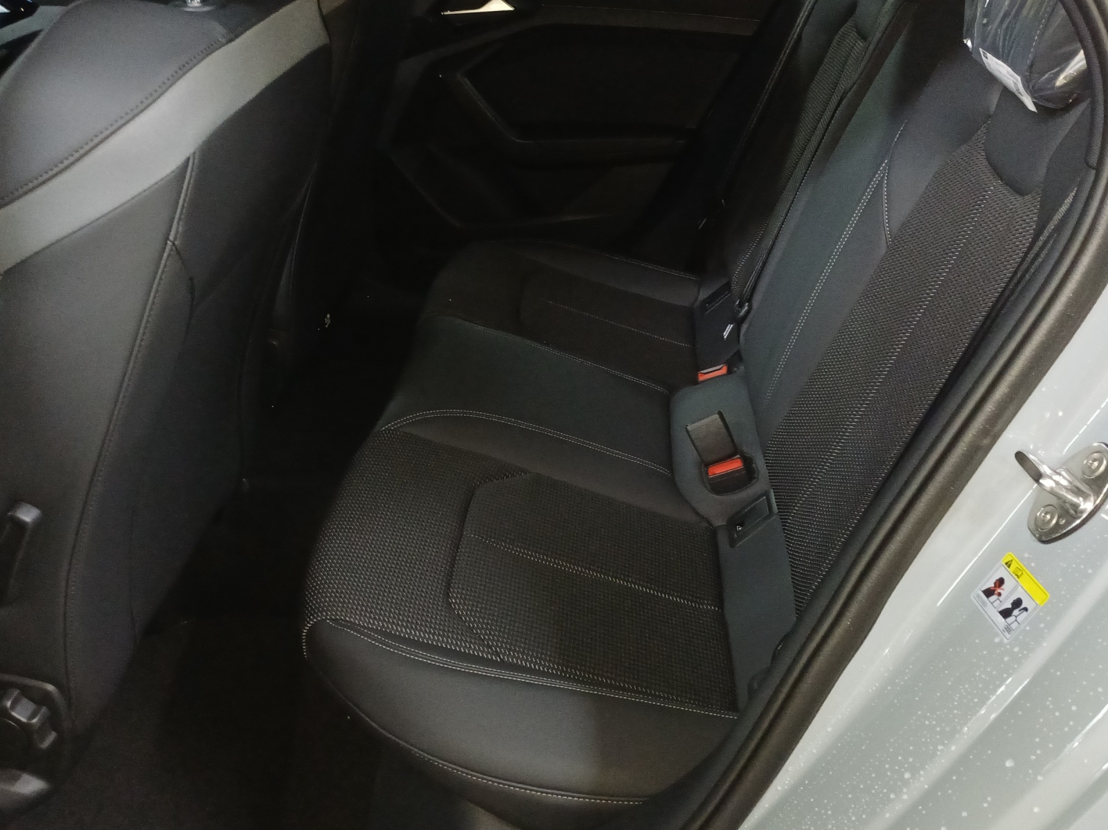 AUDI A1 Sportback 35 TFSI S Line S-tronic-image-11