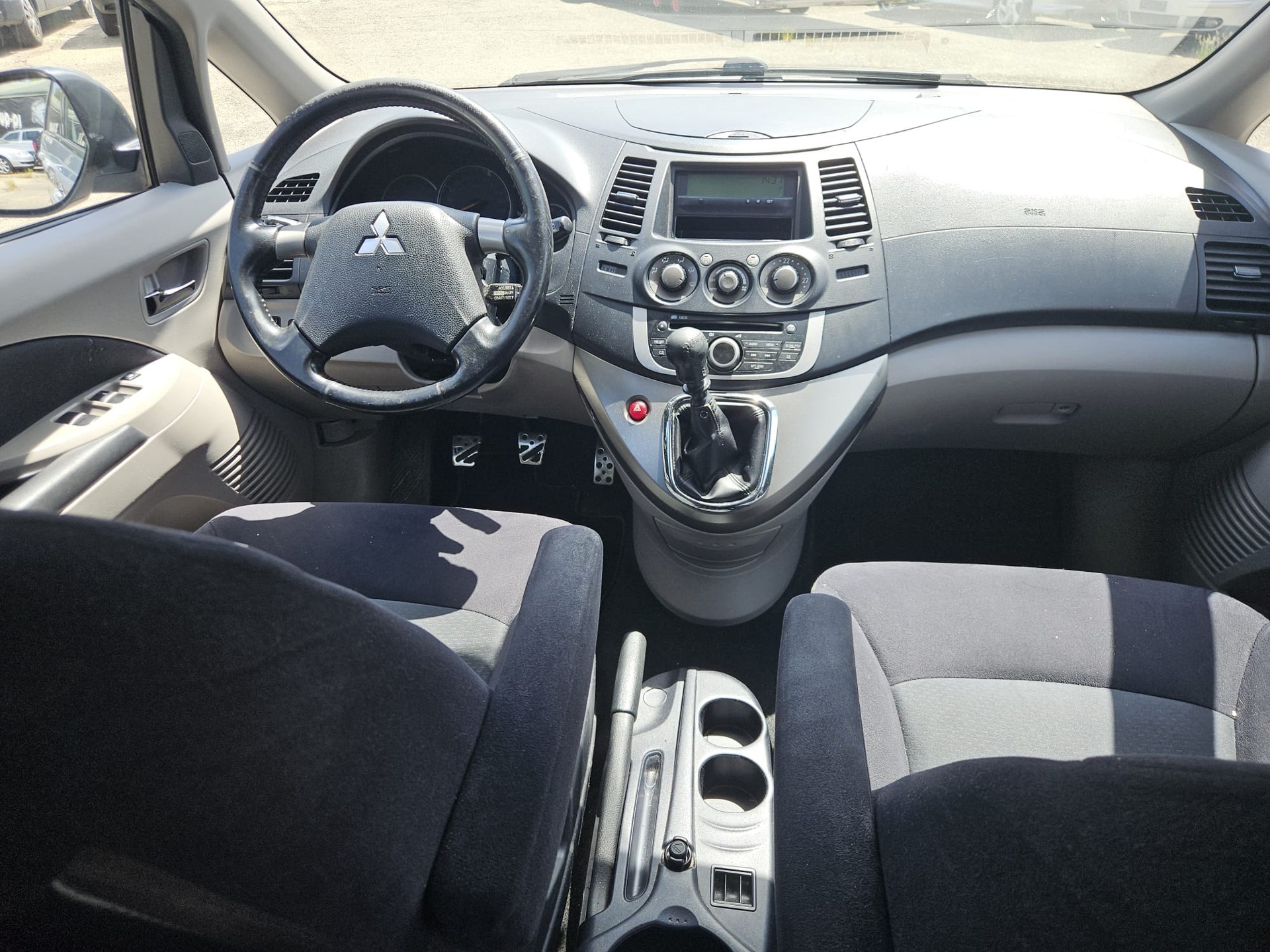 MITSUBISHI Grandis 2.0 16V DID Swiss Edition-image-7