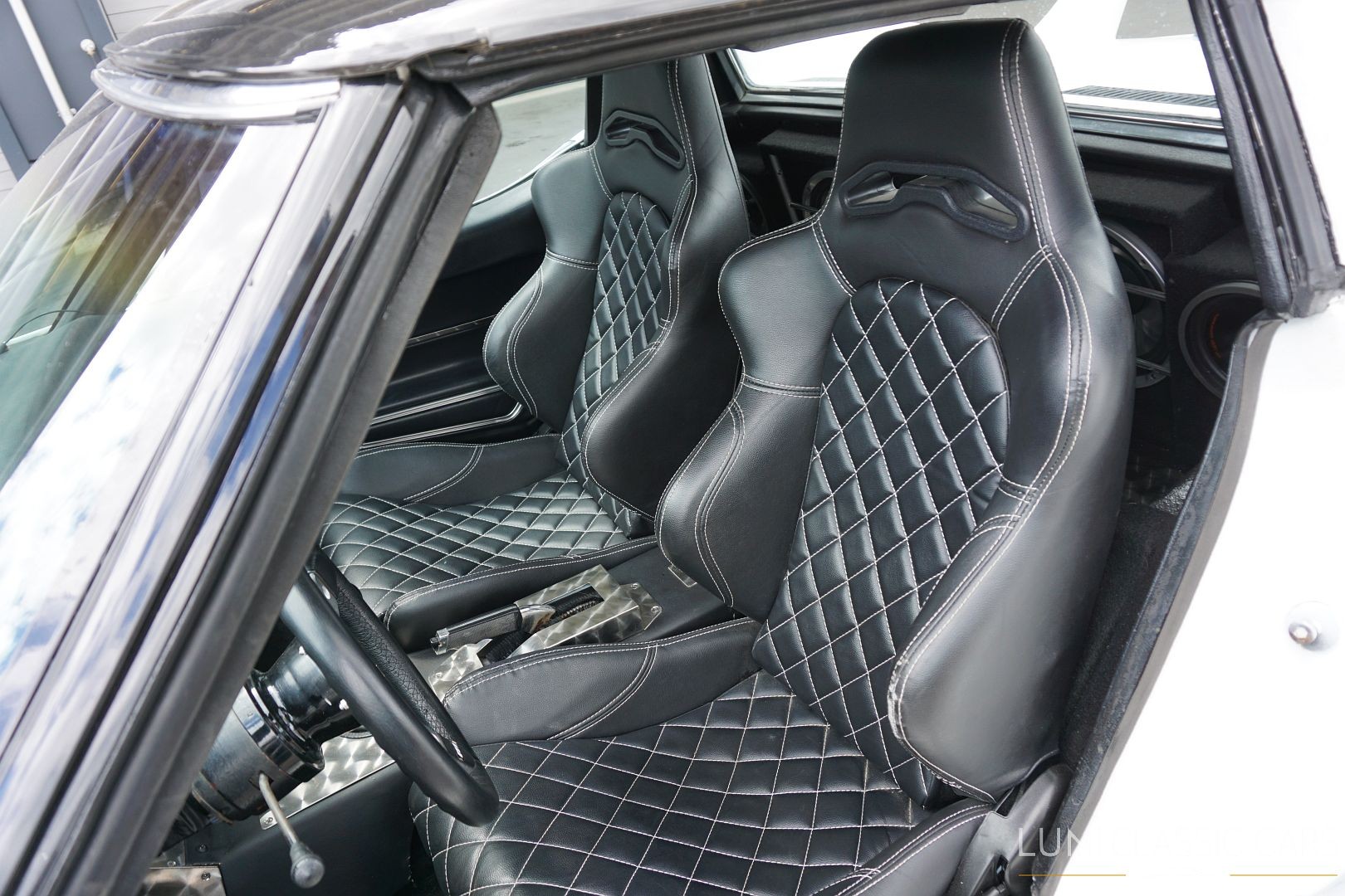 CHEVROLET Corvette C3 Custom-image-19