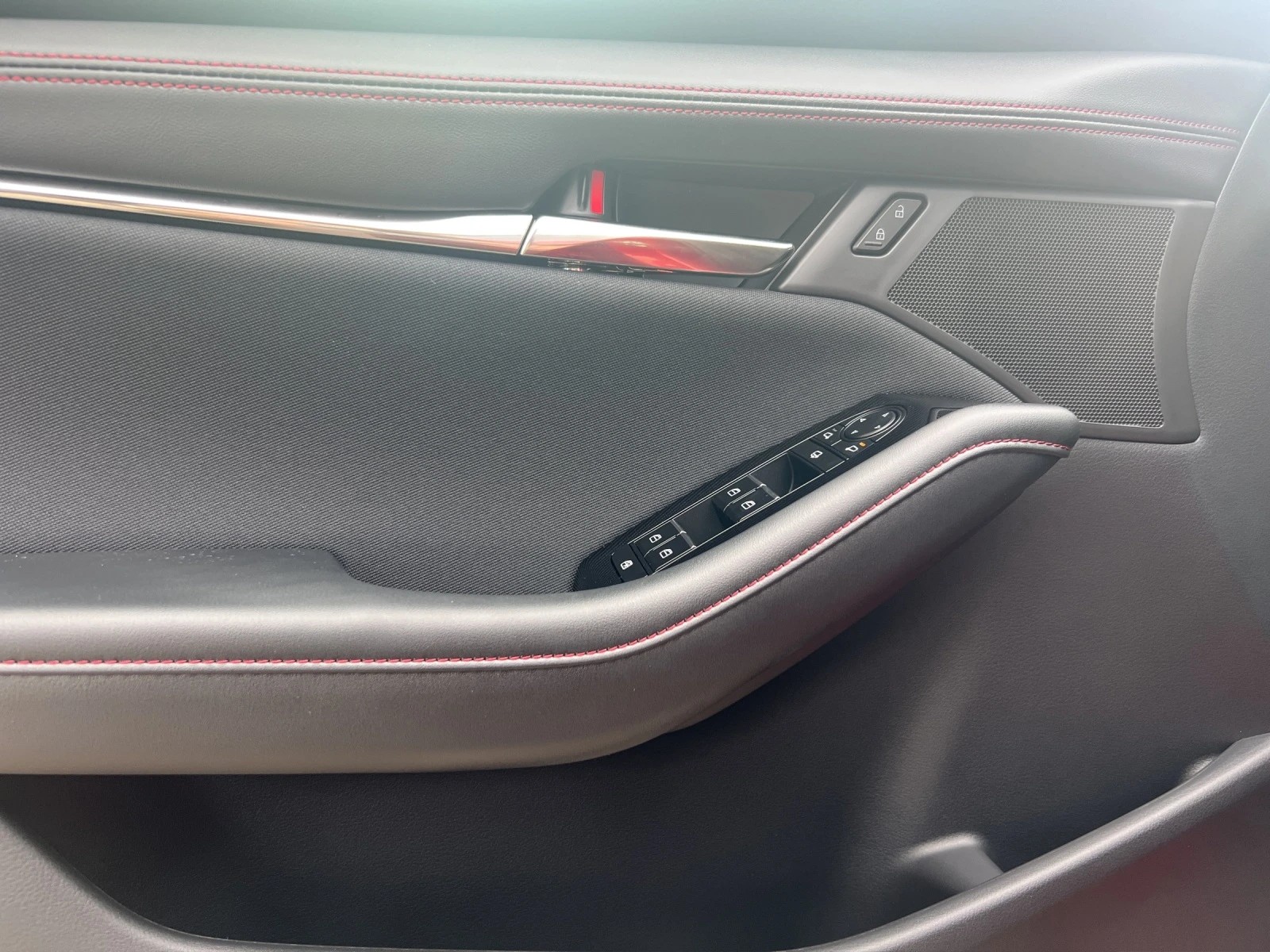 MAZDA 3 Hatchback SKYACTIV-X M Hybrid 186 Homura Automat-image-8