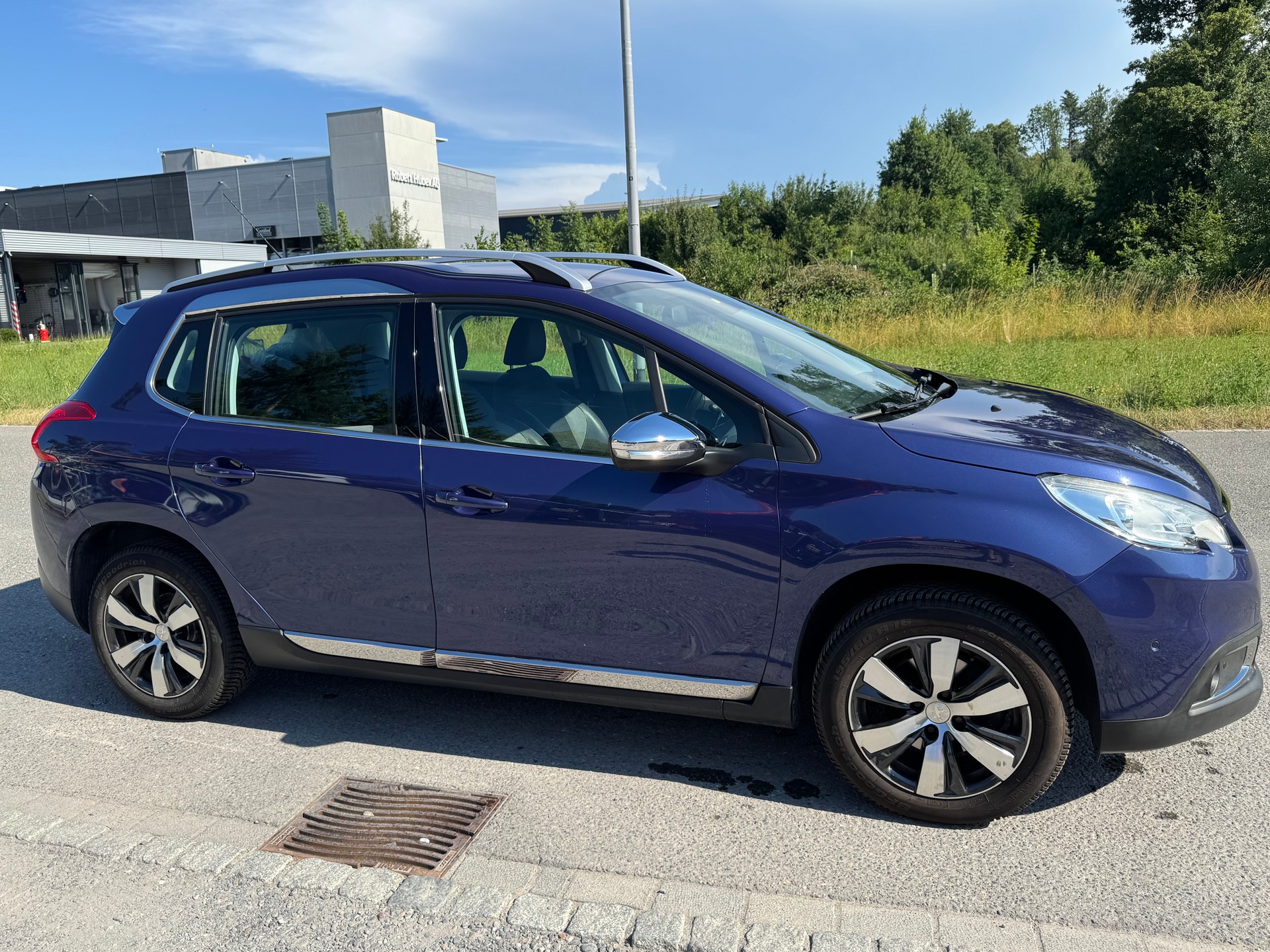 PEUGEOT 1.2 PureTech 110 Allure S/S-image-1