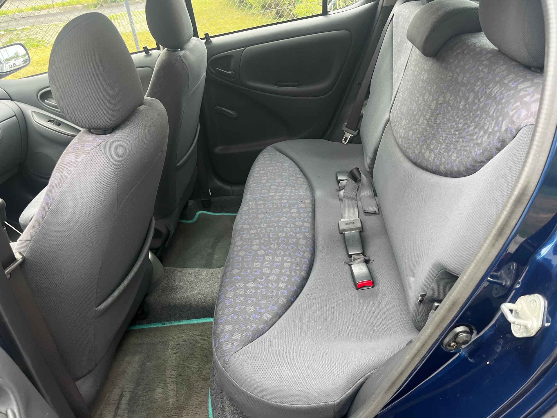 TOYOTA Yaris 1.3 Linea Sol-image-9