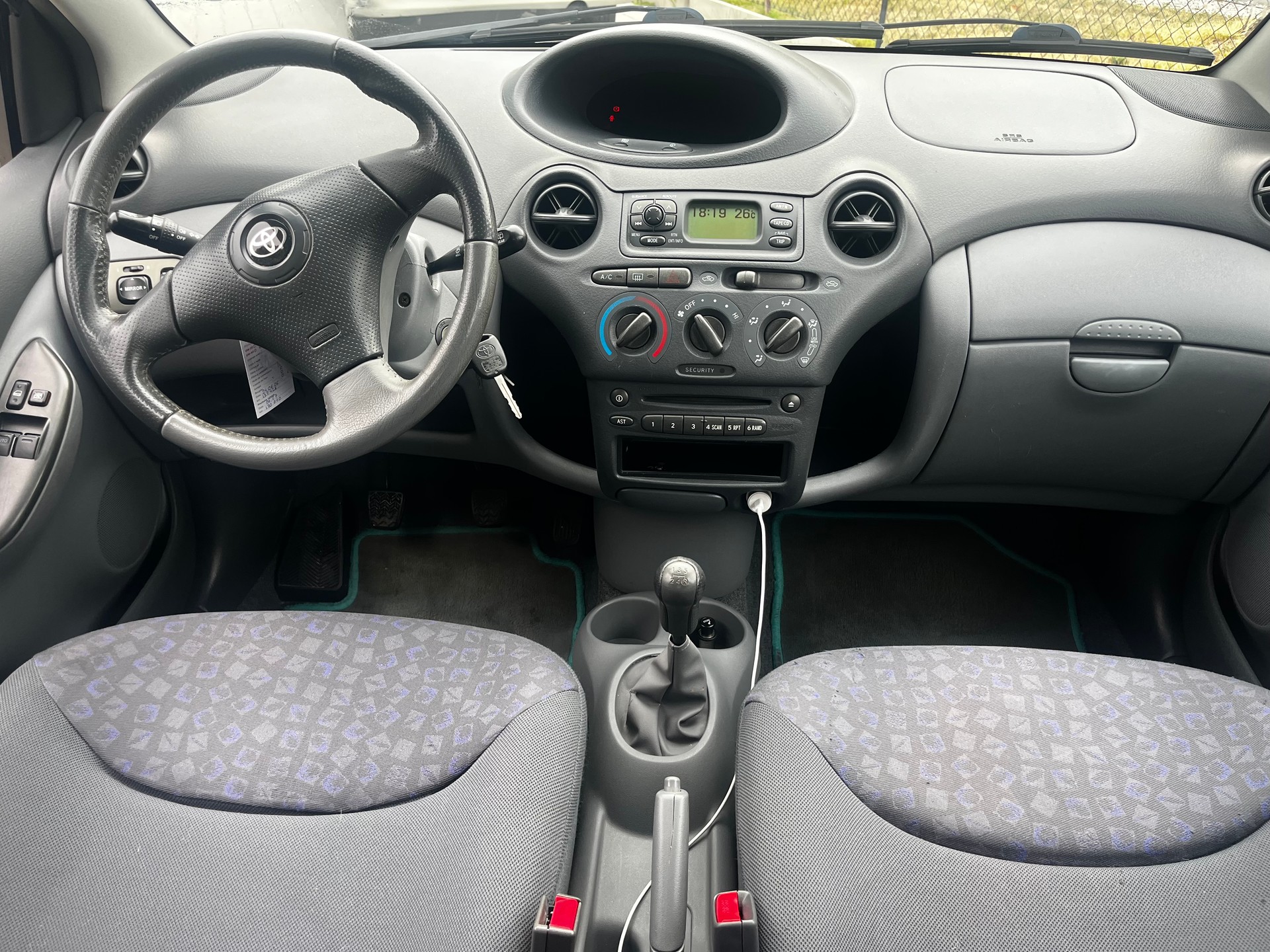 TOYOTA Yaris 1.3 Linea Sol-image-8