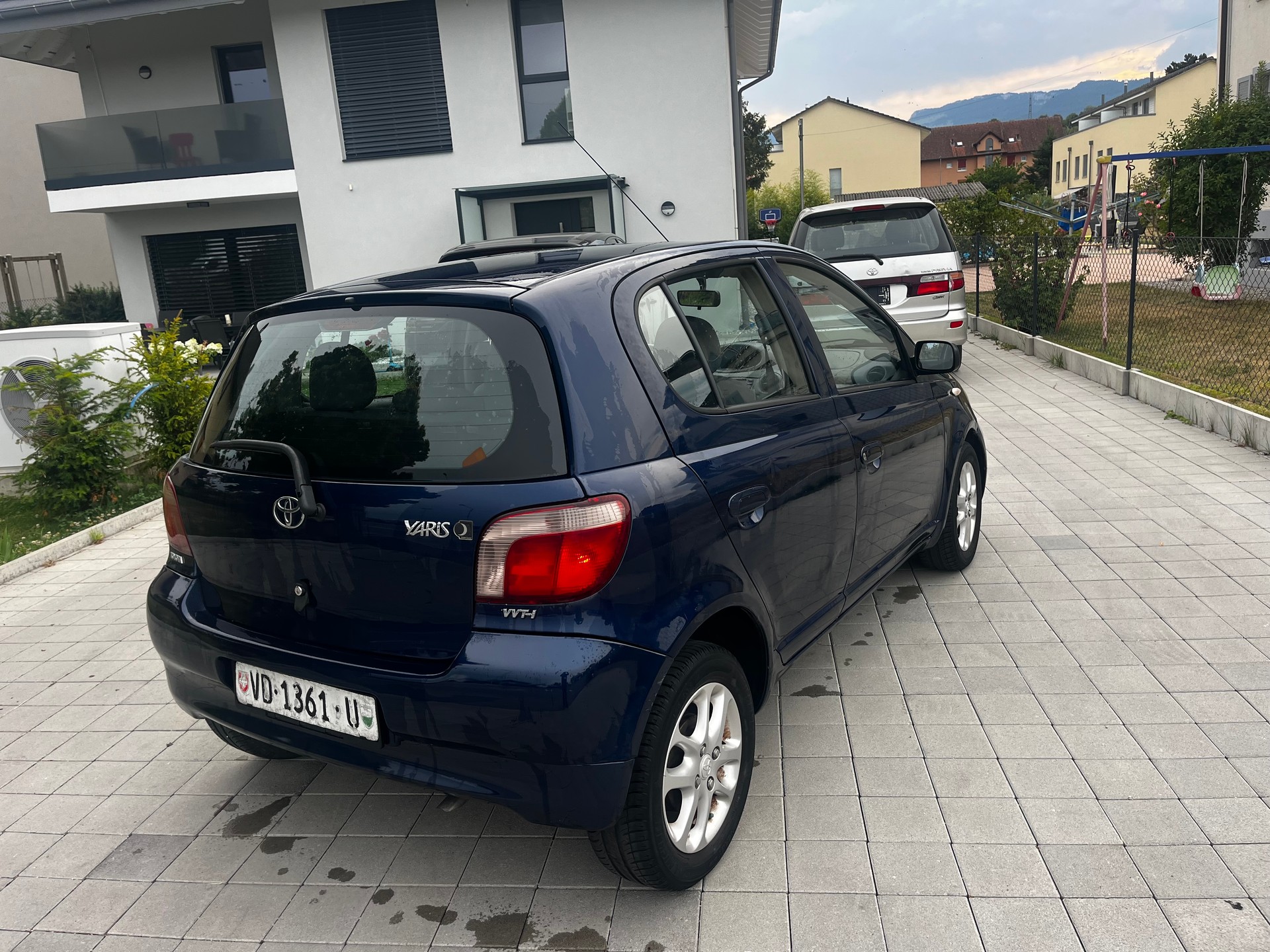 TOYOTA Yaris 1.3 Linea Sol-image-2