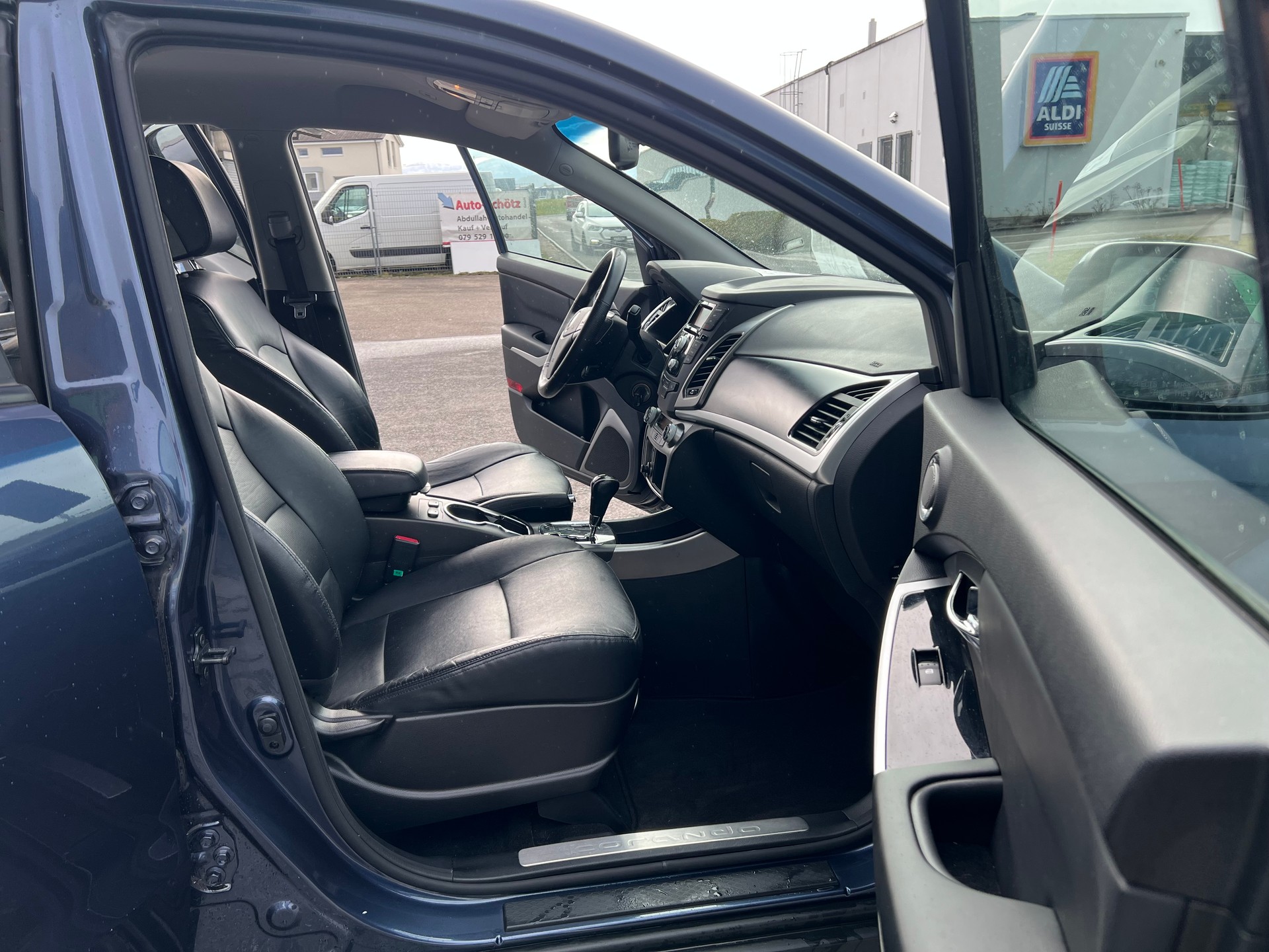 KGM-SsangYong Korando 2.0 e-XDI Quartz 4WD Automatic-image-8