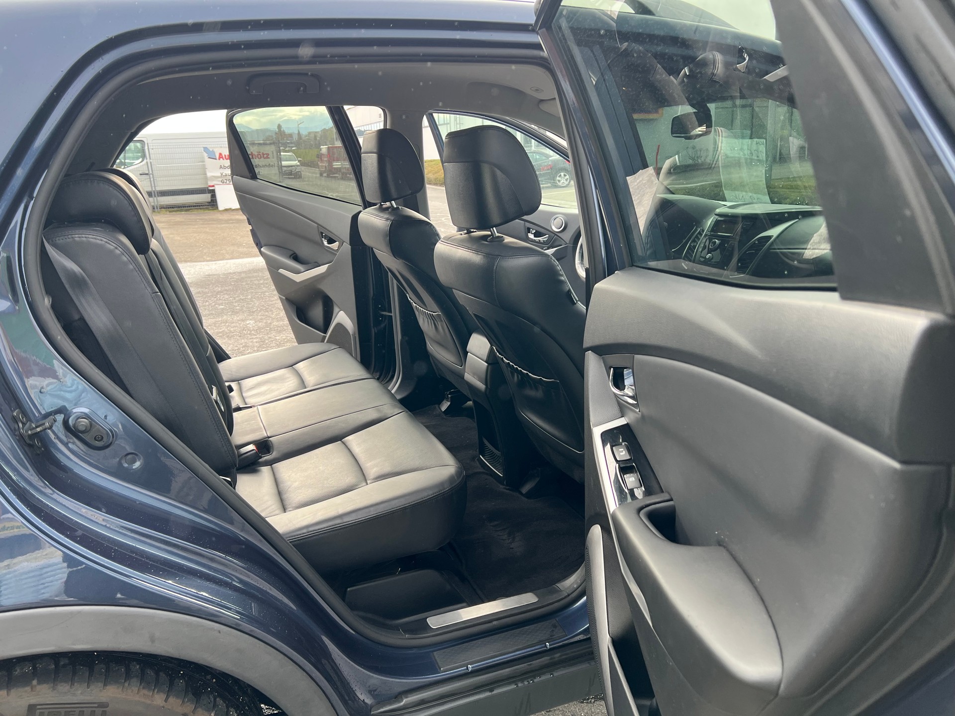 KGM-SsangYong Korando 2.0 e-XDI Quartz 4WD Automatic-image-10