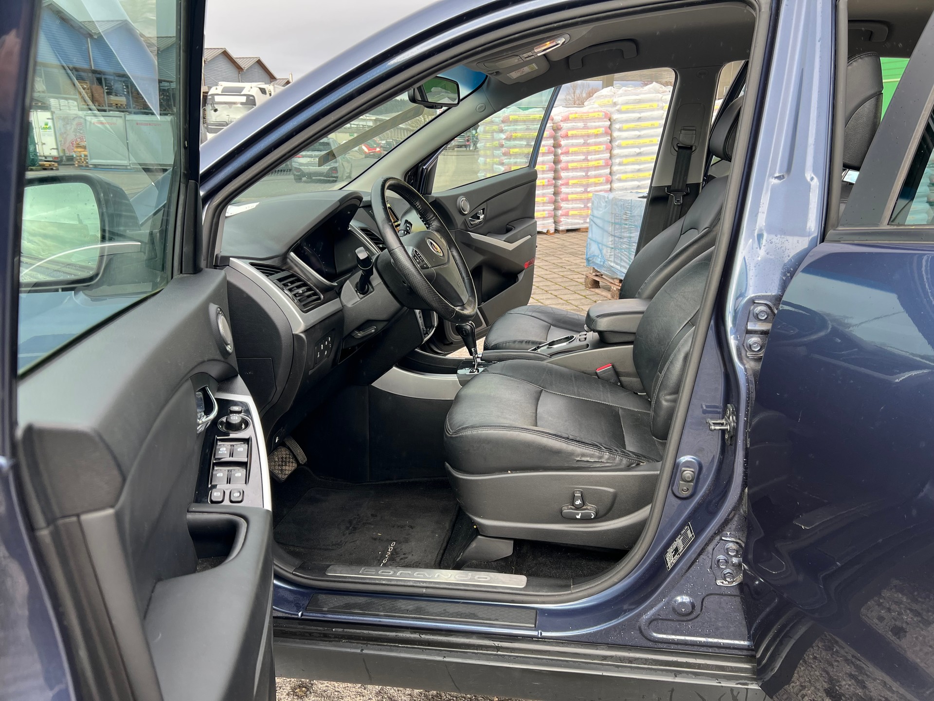 KGM-SsangYong Korando 2.0 e-XDI Quartz 4WD Automatic-image-7