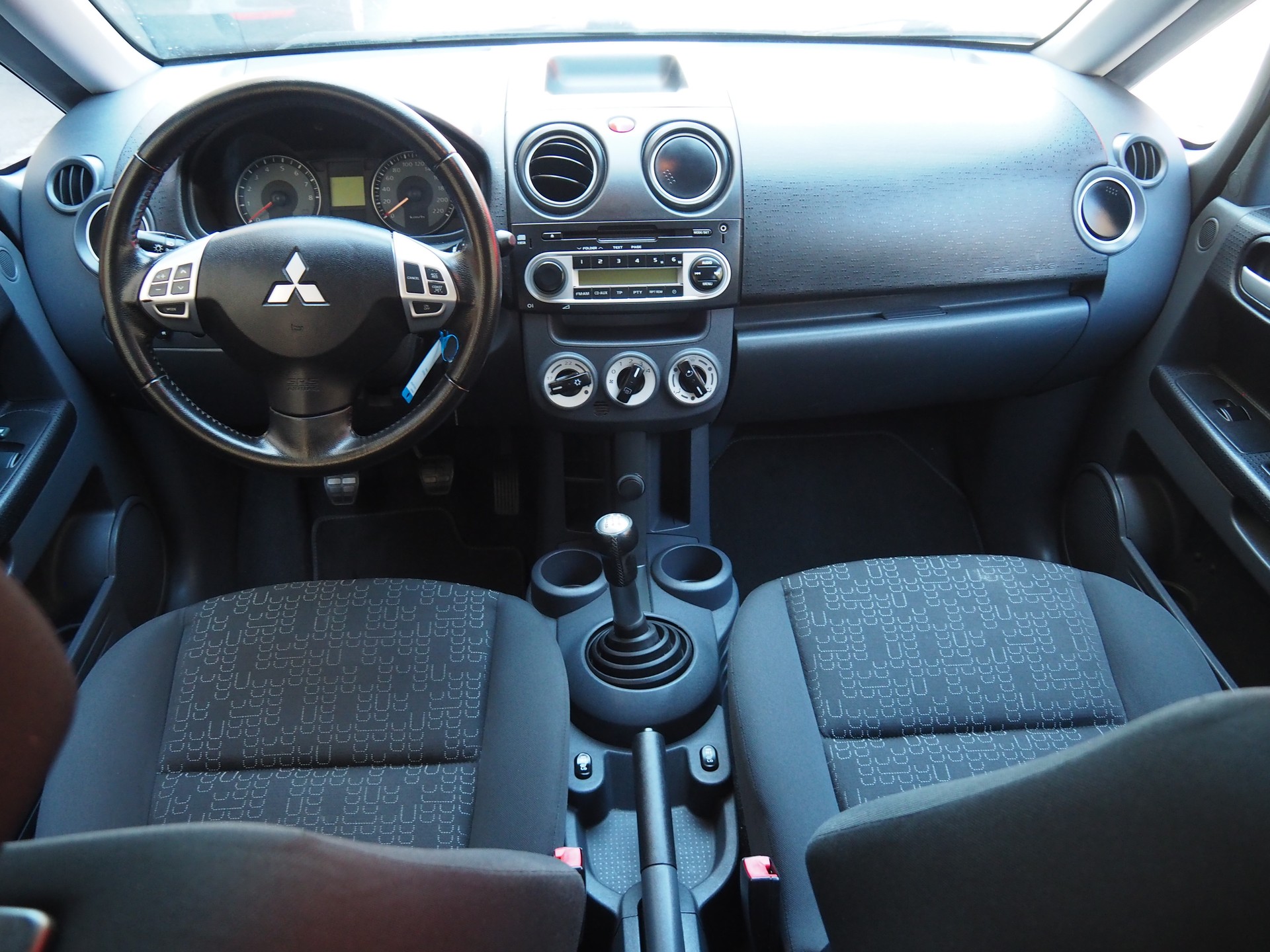MITSUBISHI Colt 1.3 16V Jubilé (35) ClearTec-image-9