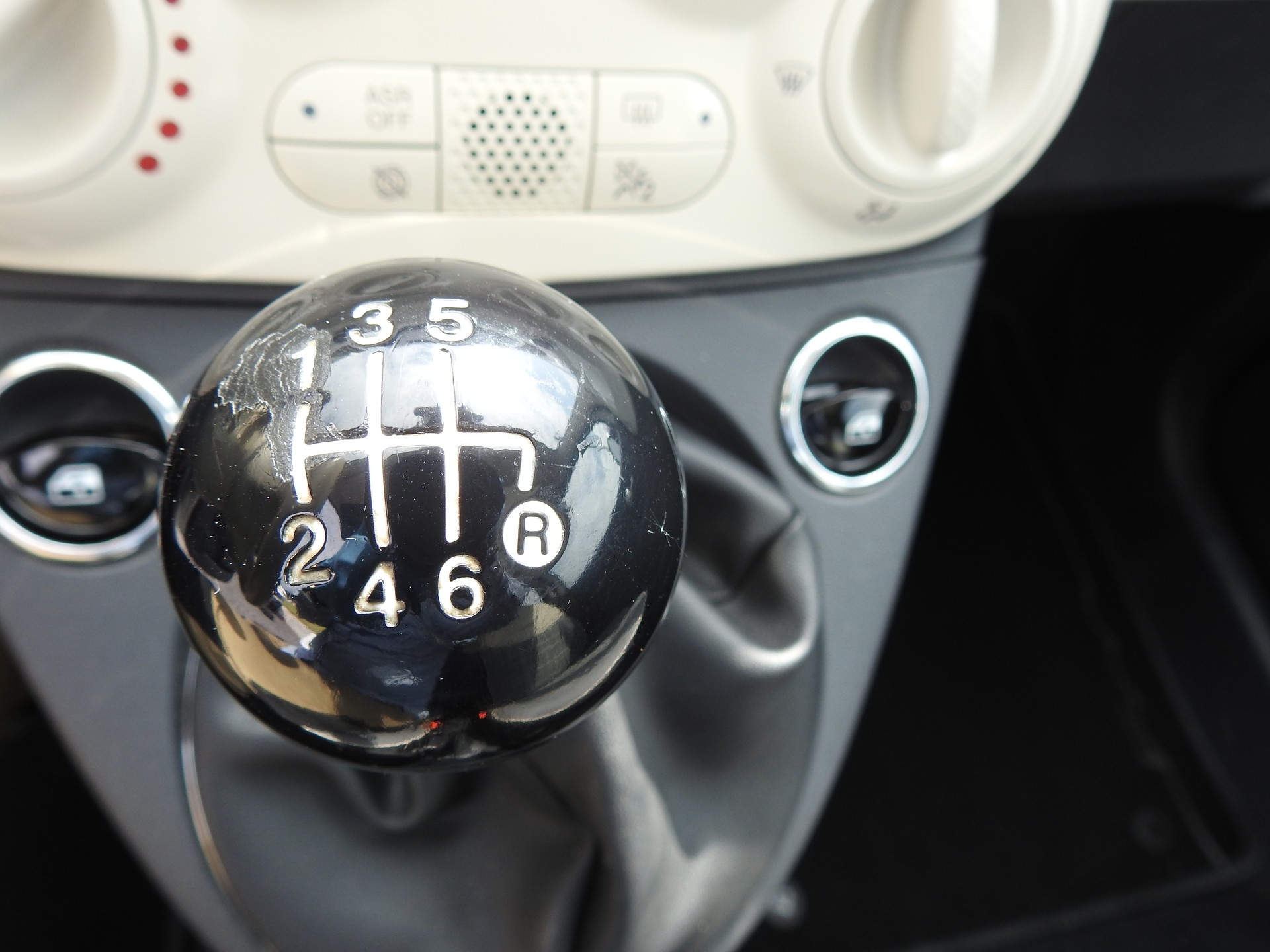 FIAT 500 0.9 Twinair Turbo Ron Arad Edition-image-18