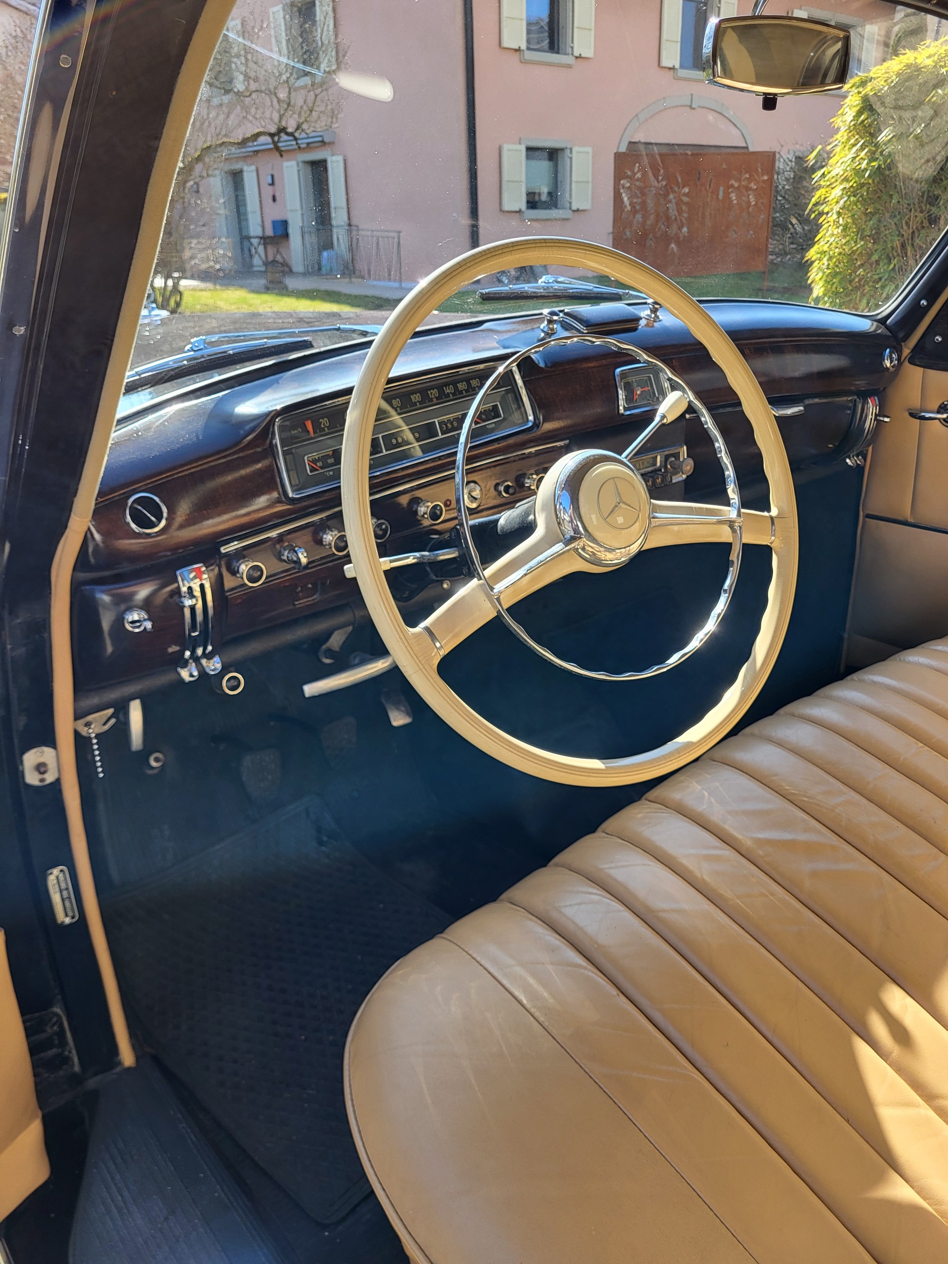 MERCEDES-BENZ Ponton 220S-image-4