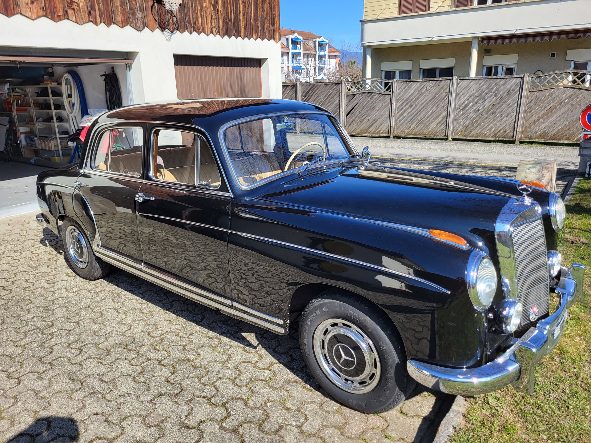MERCEDES-BENZ Ponton 220S-image-0
