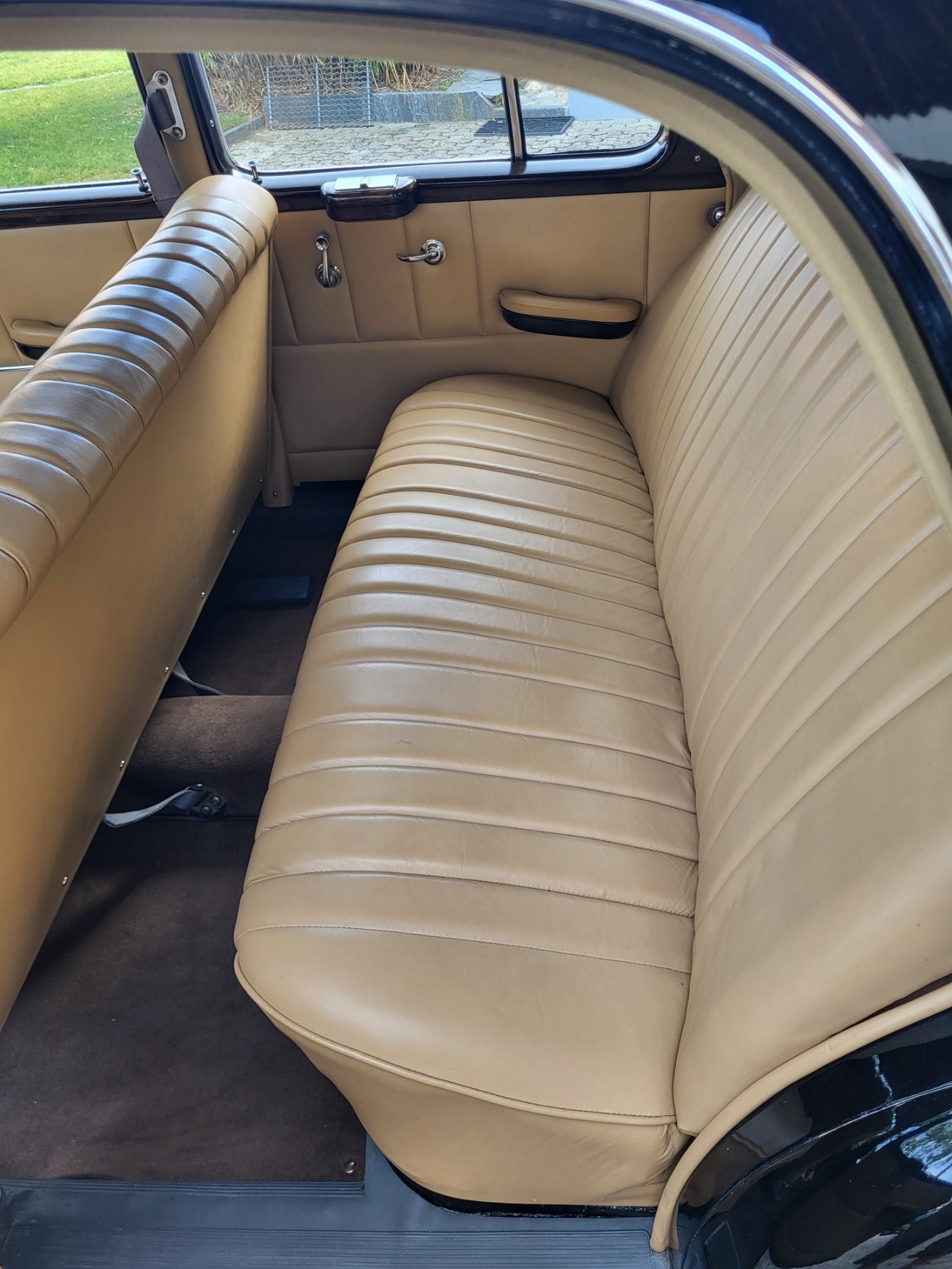 MERCEDES-BENZ Ponton 220S-image-6