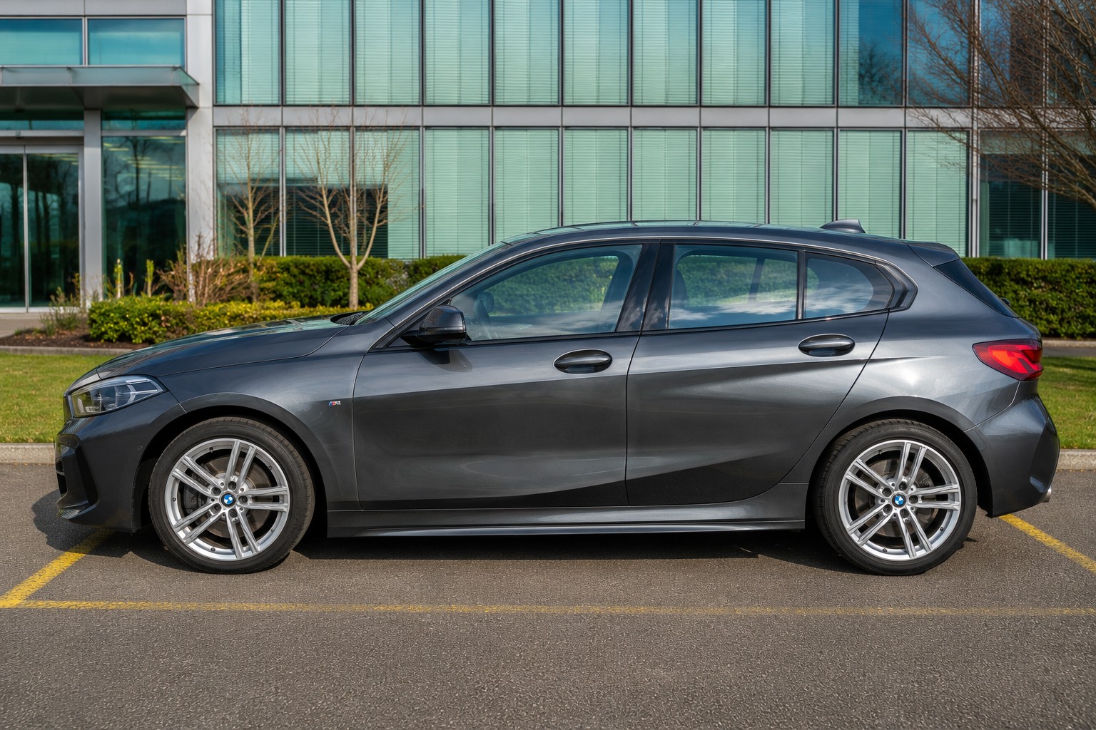BMW 118i-image-3