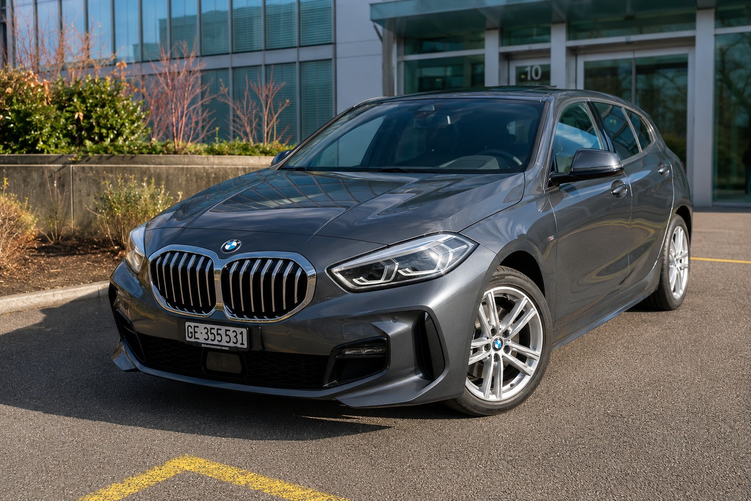 BMW 118i-image-0