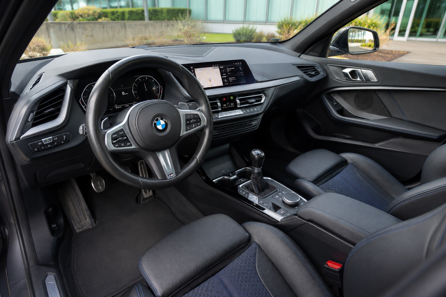 BMW 118i-image-1