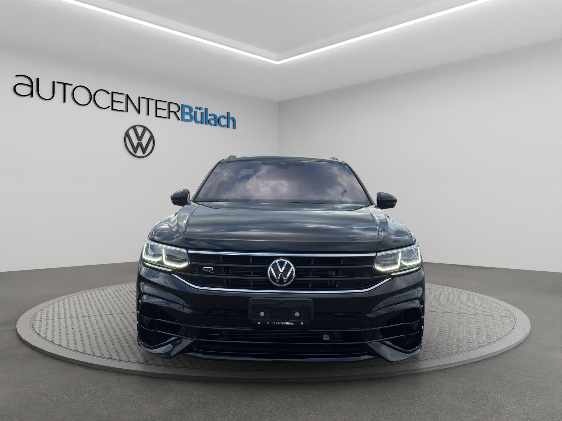 VW Tiguan 2.0TSI R 4Motion DSG-image-1