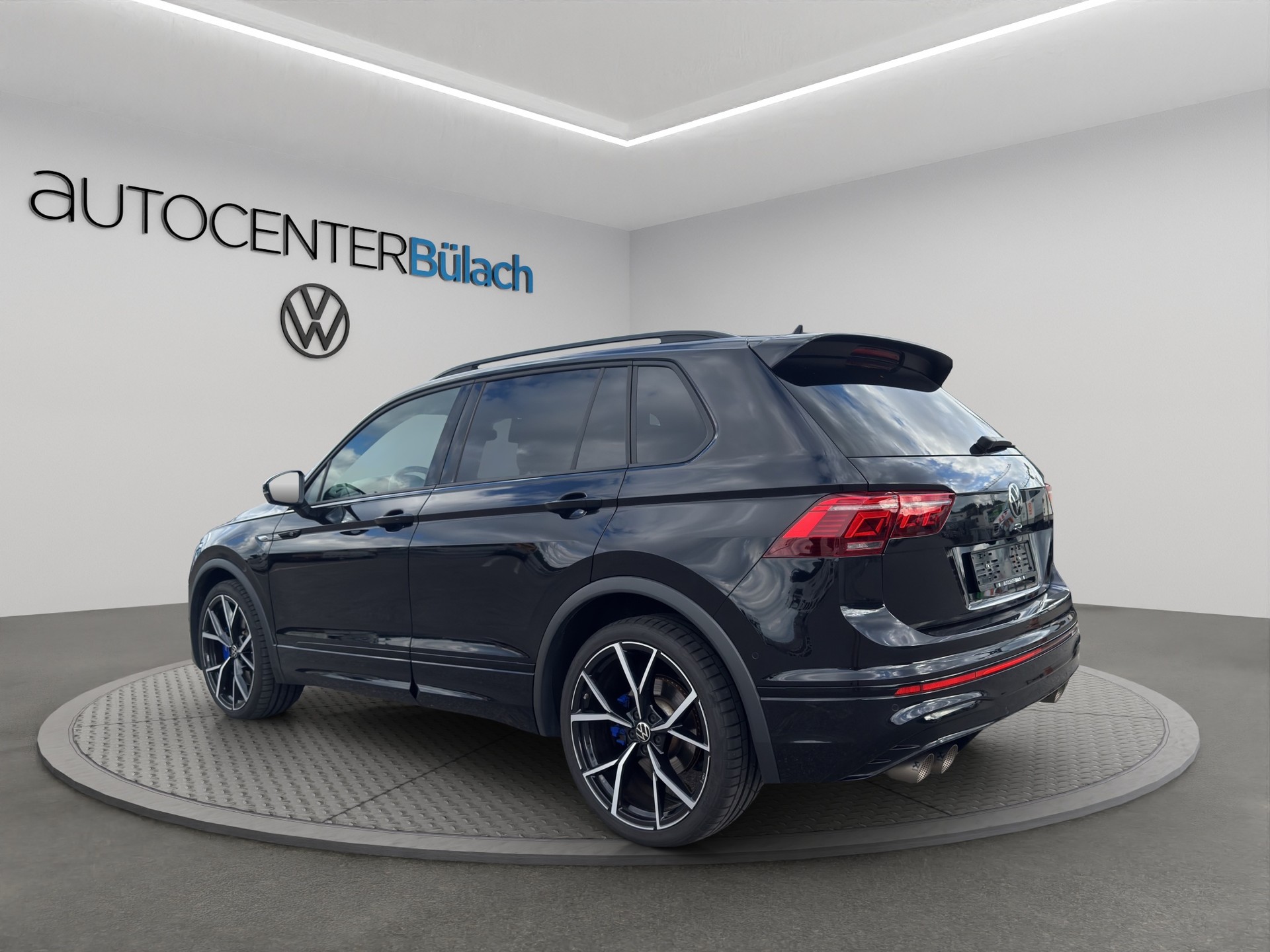 VW Tiguan 2.0TSI R 4Motion DSG-image-6
