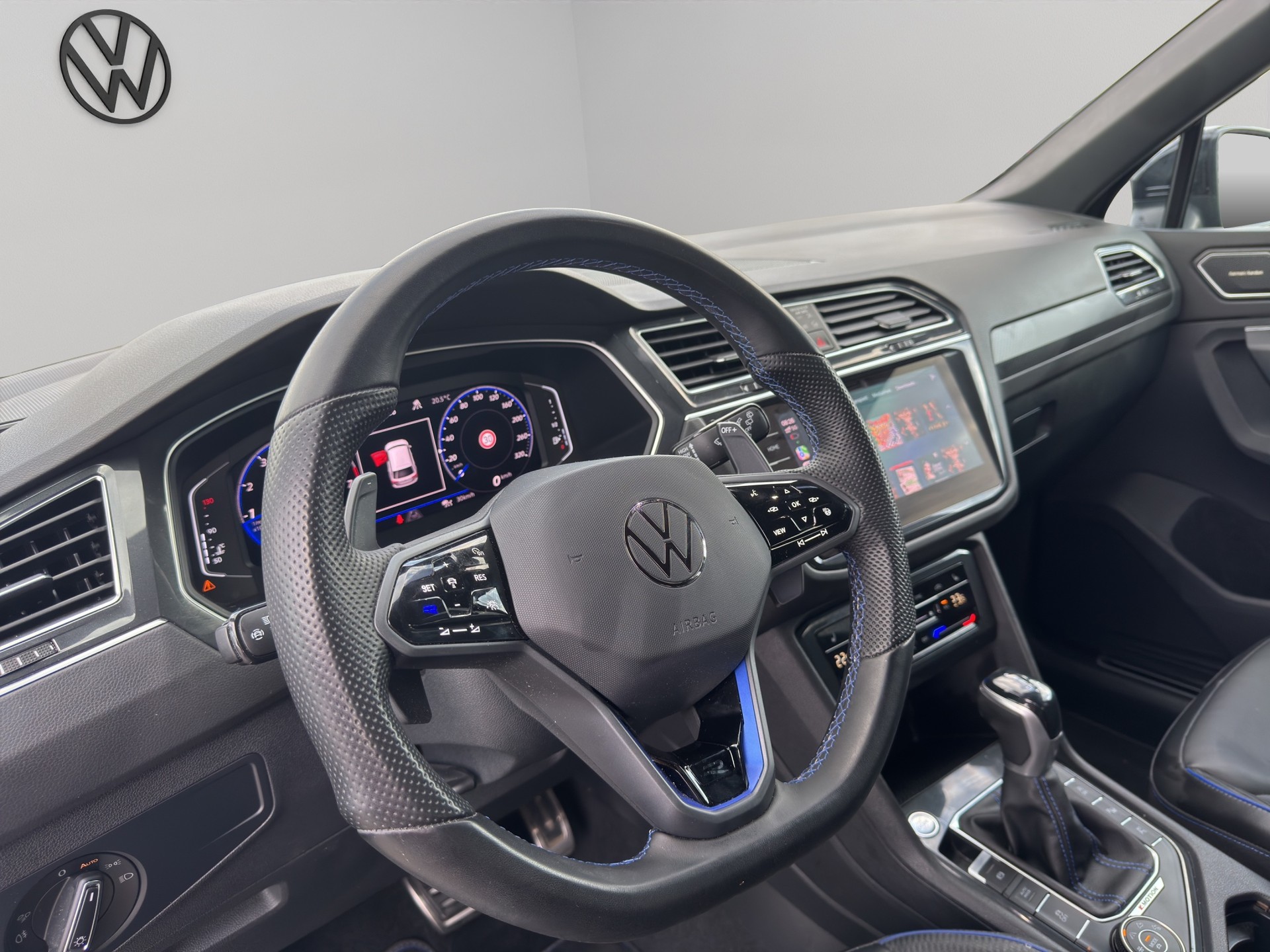 VW Tiguan 2.0TSI R 4Motion DSG-image-9