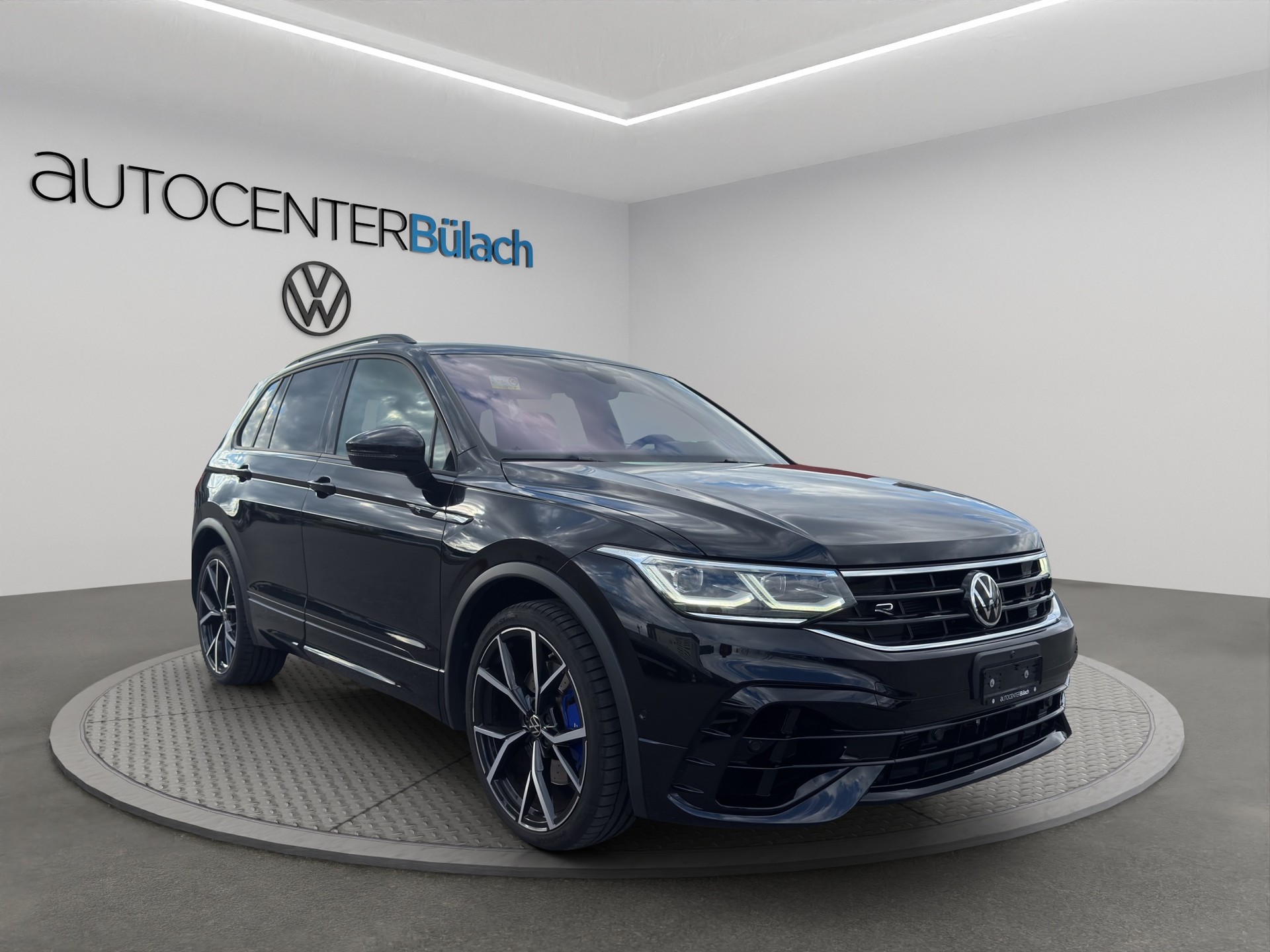 VW Tiguan 2.0TSI R 4Motion DSG-image-2