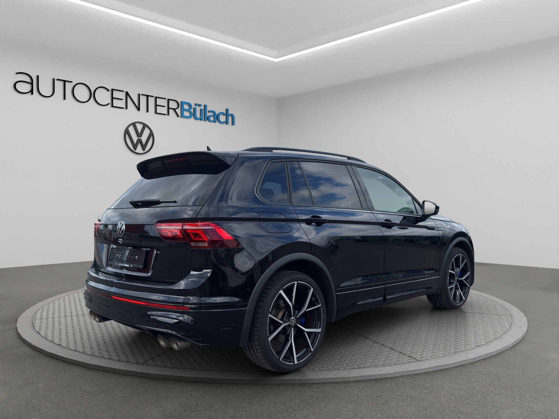 VW Tiguan 2.0TSI R 4Motion DSG-image-4