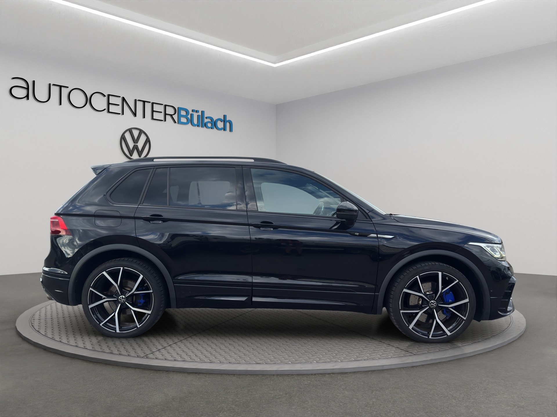 VW Tiguan 2.0TSI R 4Motion DSG-image-3