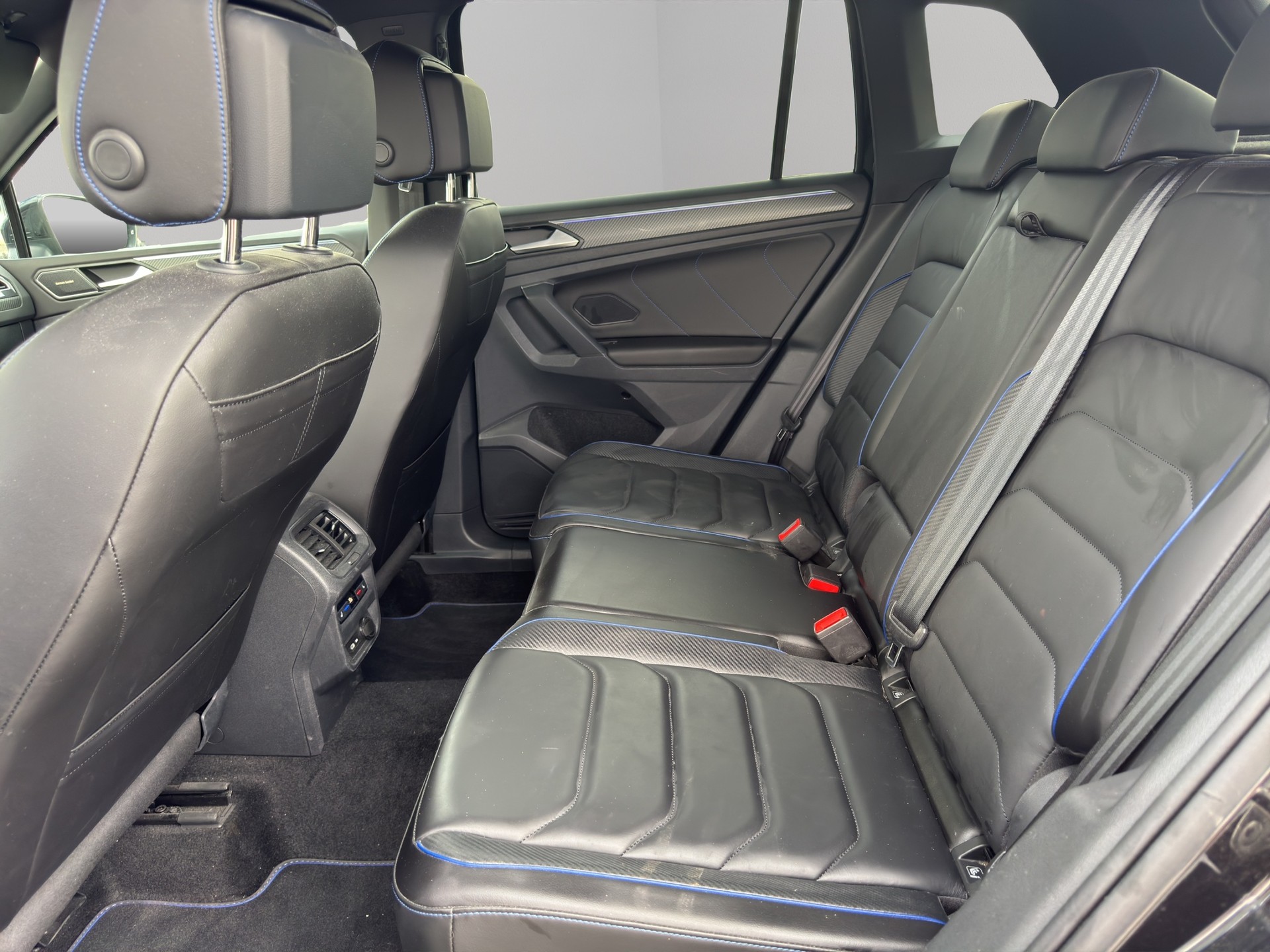 VW Tiguan 2.0TSI R 4Motion DSG-image-10