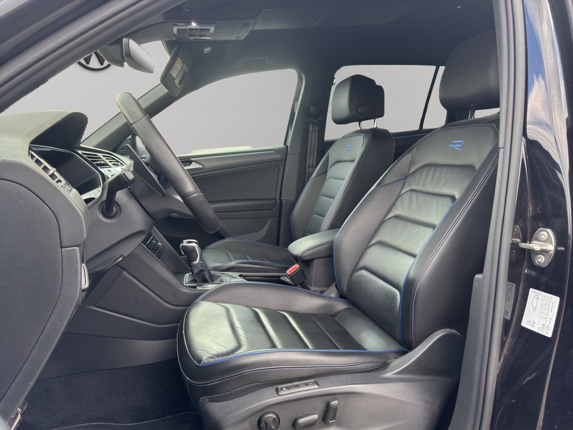 VW Tiguan 2.0TSI R 4Motion DSG-image-8