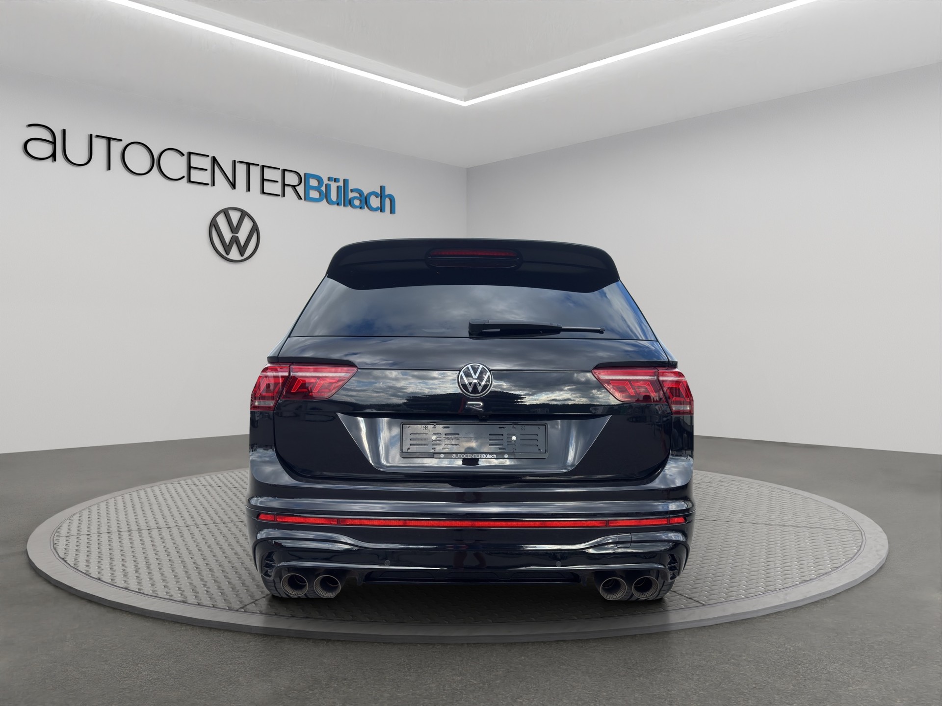 VW Tiguan 2.0TSI R 4Motion DSG-image-5