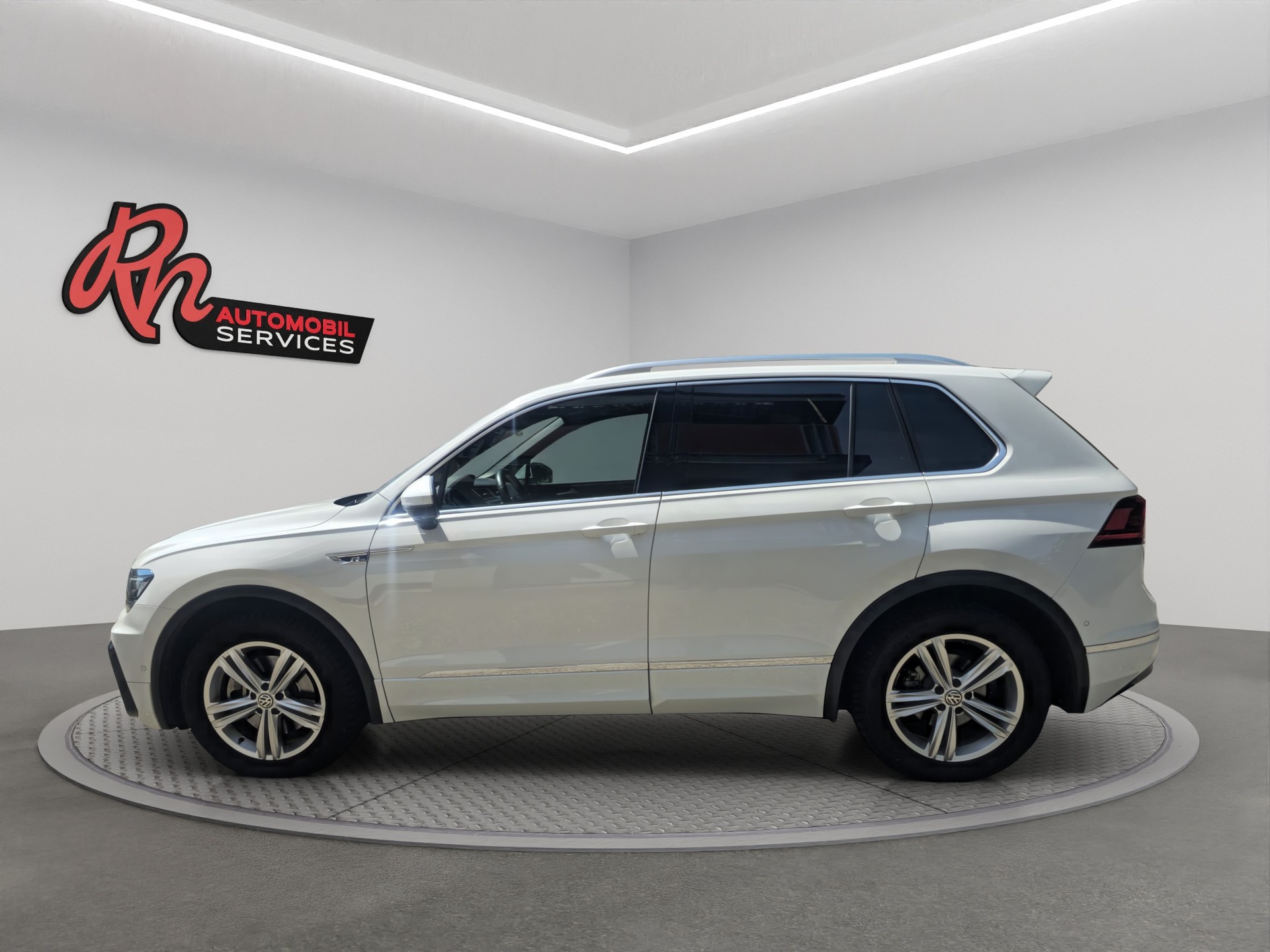 VW Tiguan 2.0 TDI SCR Highline 4Motion DSG-image-2