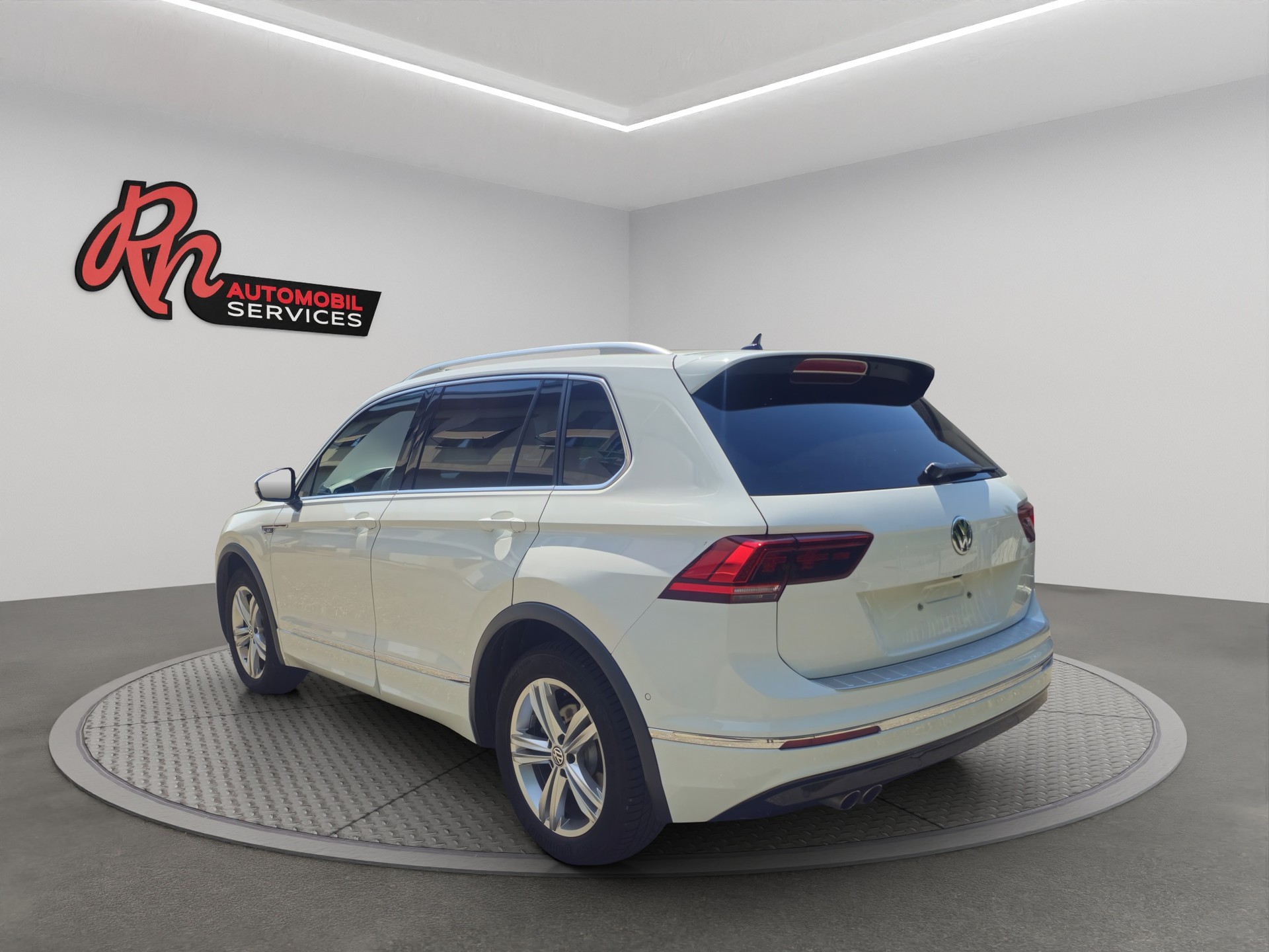 VW Tiguan 2.0 TDI SCR Highline 4Motion DSG-image-3