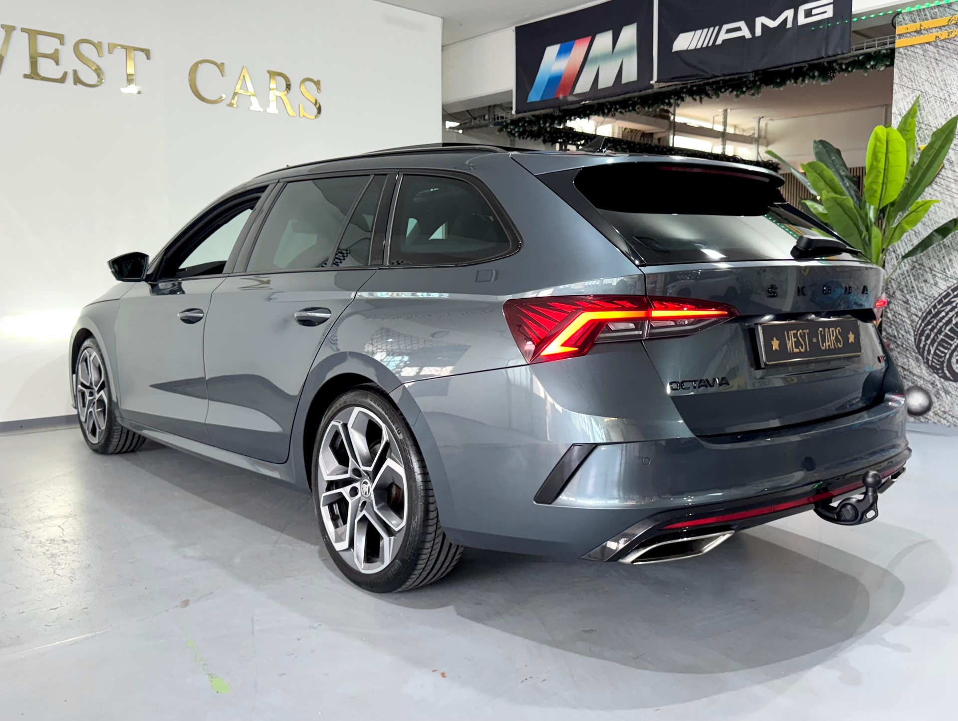 SKODA Octavia Combi 2.0 TDI DSG RS 4x4 **Vollausstattung**-image-4