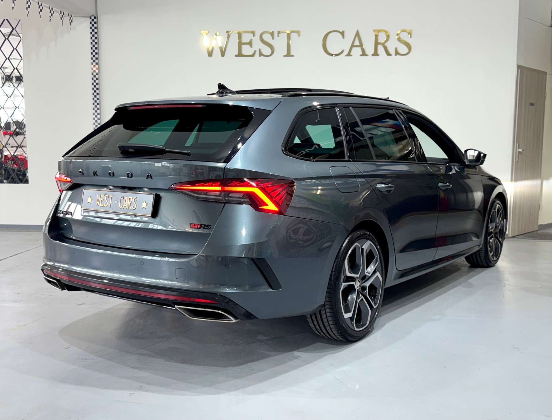 SKODA Octavia Combi 2.0 TDI DSG RS 4x4 **Vollausstattung**-image-3