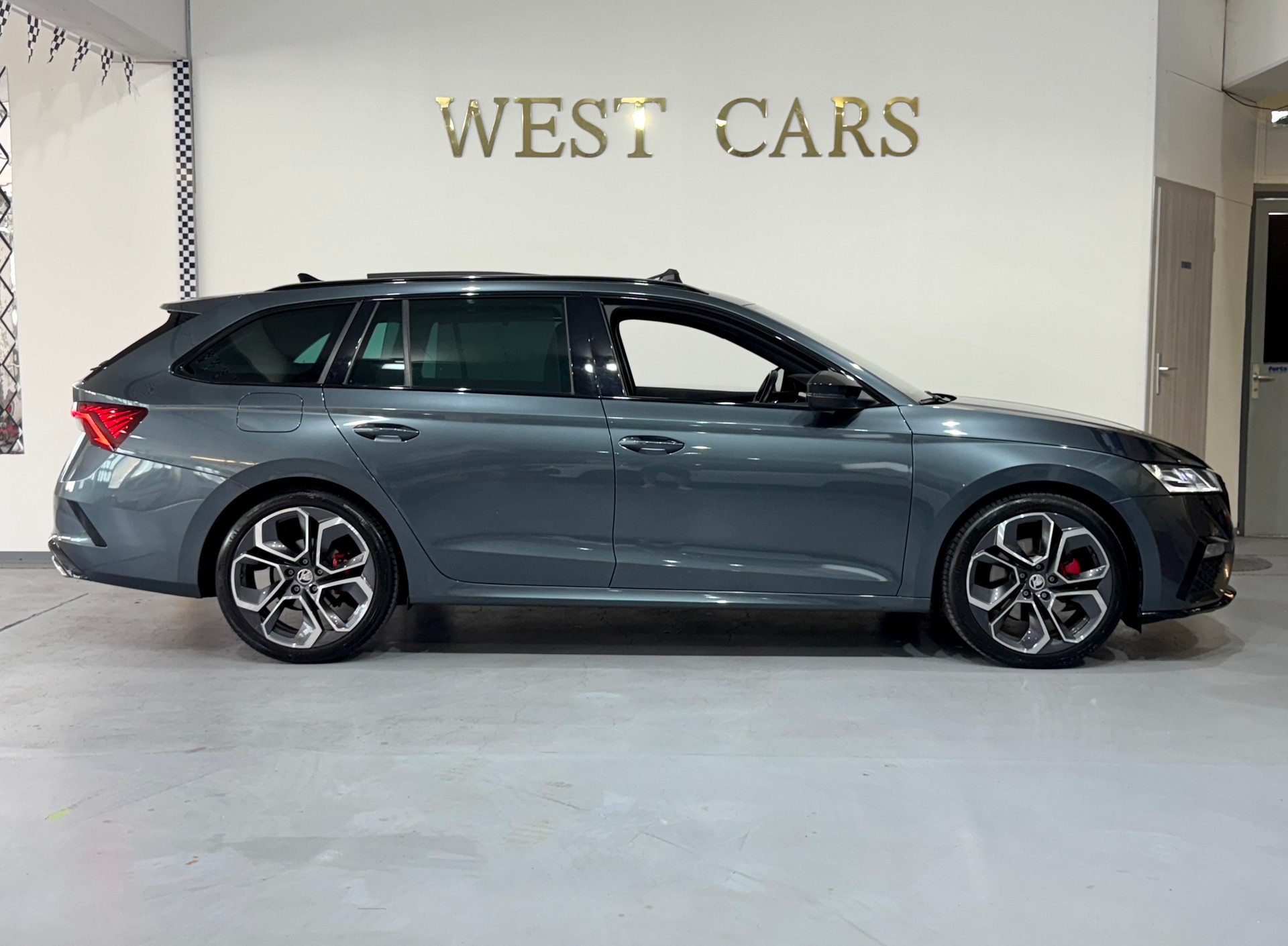 SKODA Octavia Combi 2.0 TDI DSG RS 4x4 **Vollausstattung**-image-2