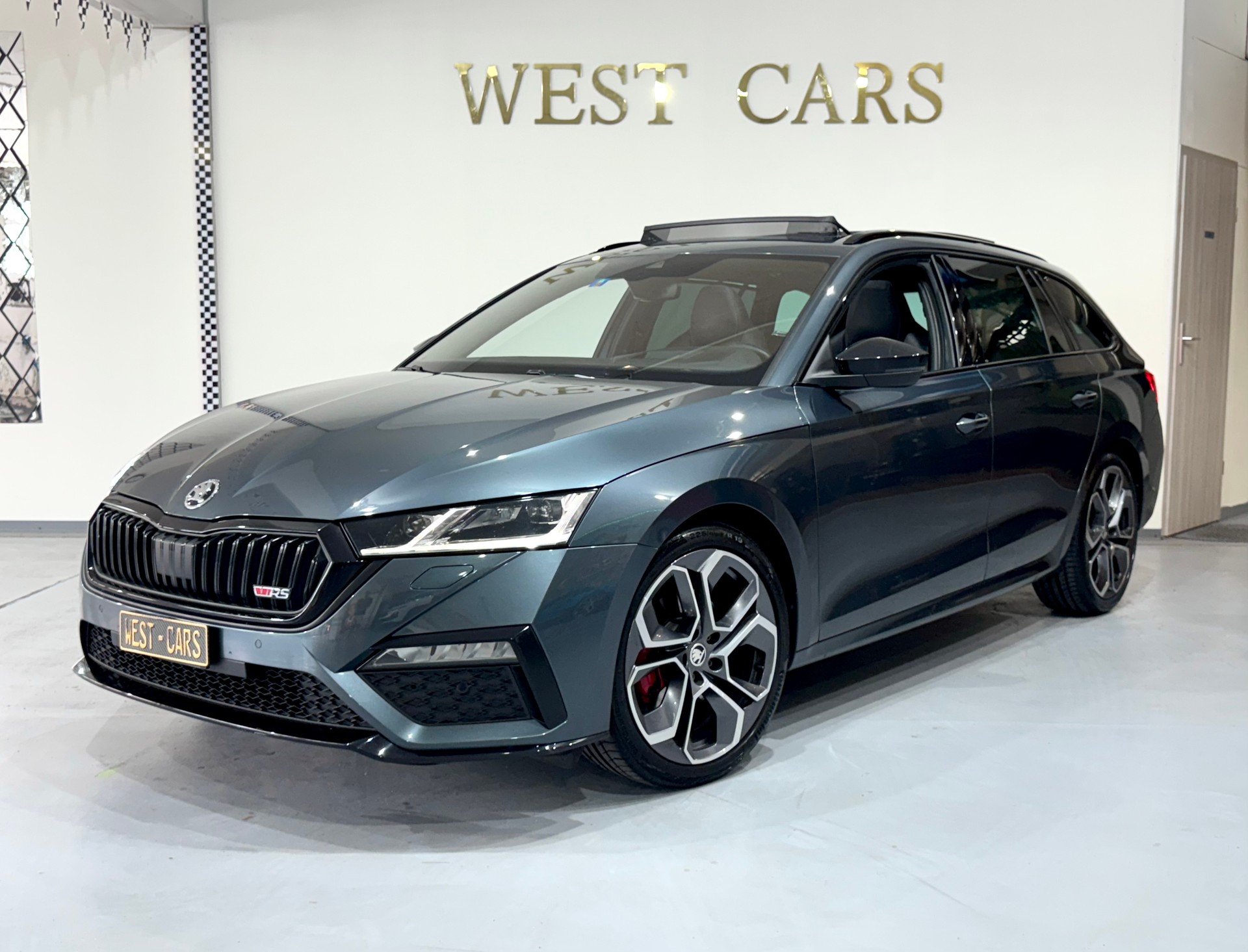 SKODA Octavia Combi 2.0 TDI DSG RS 4x4 **Vollausstattung**-image-0