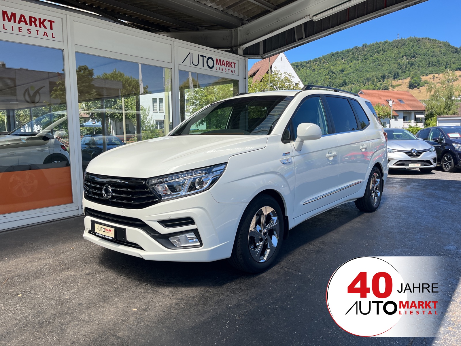 KGM-SsangYong Rodius SV220 e-XDi Sapphire 4WD Automatic-image-0