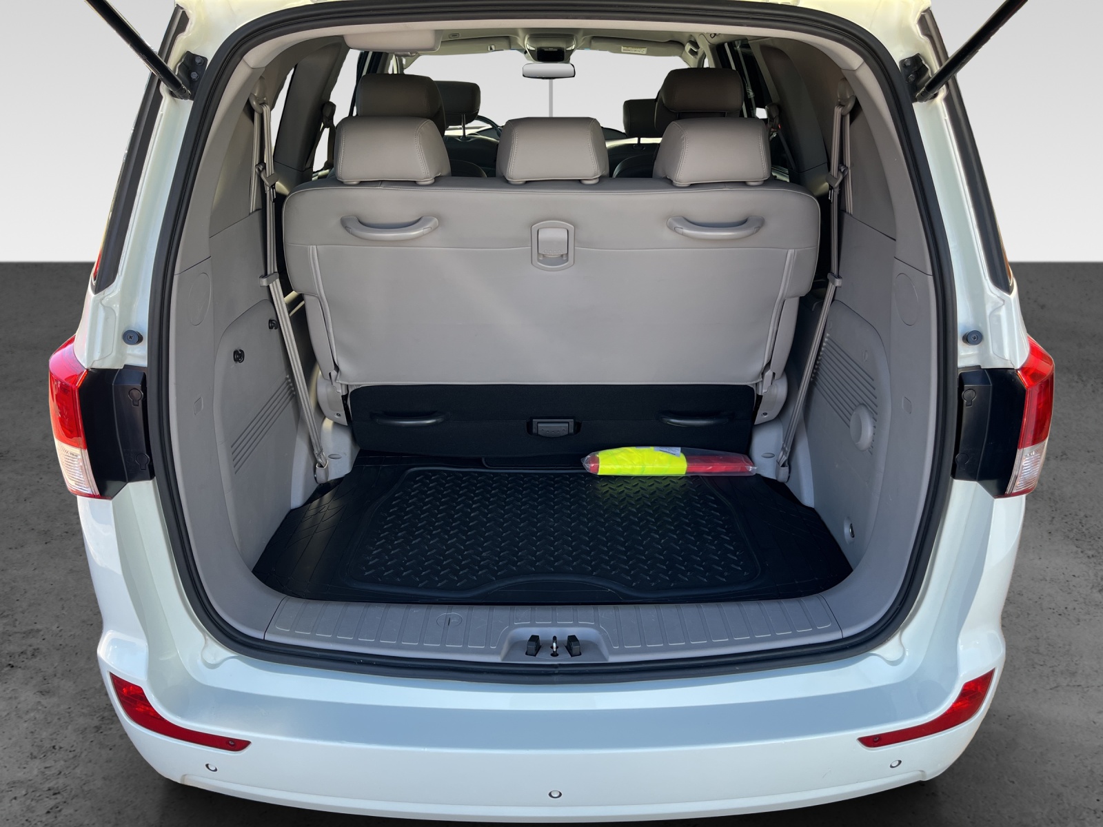 KGM-SsangYong Rodius SV220 e-XDi Sapphire 4WD Automatic-image-12