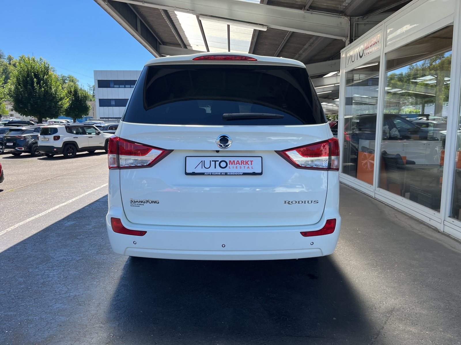 KGM-SsangYong Rodius SV220 e-XDi Sapphire 4WD Automatic-image-3