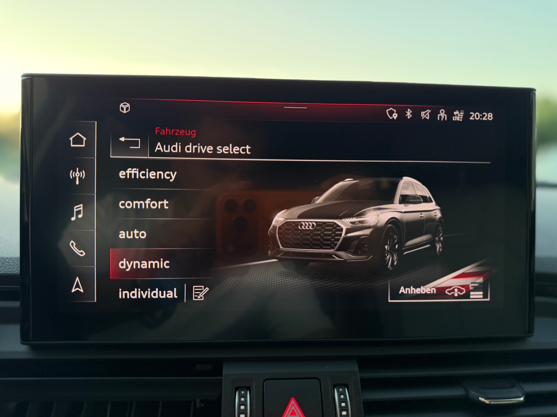 AUDI Q5 45 TFSI Black Edition quattro S-tronic-image-21