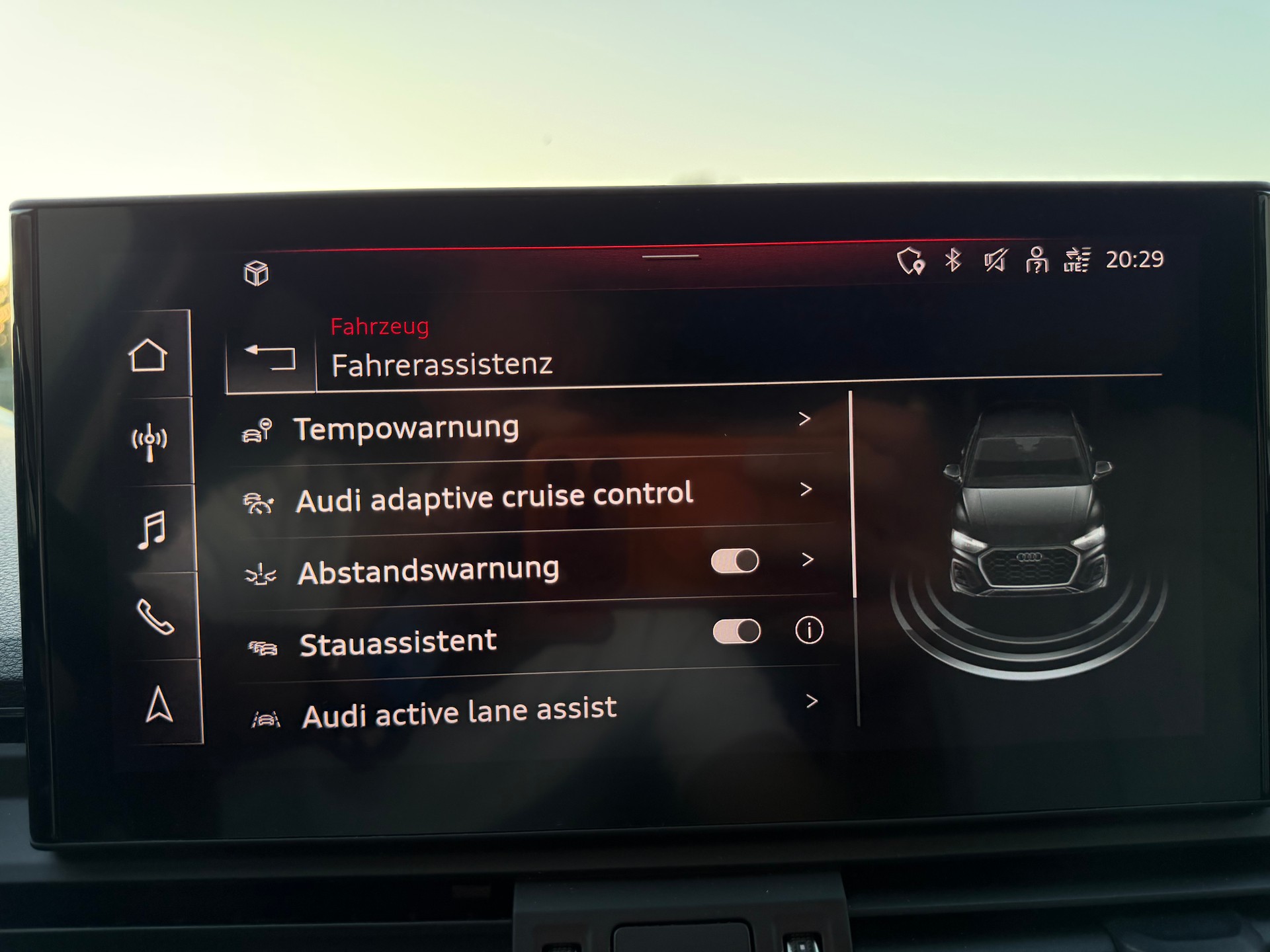 AUDI Q5 45 TFSI Black Edition quattro S-tronic-image-23