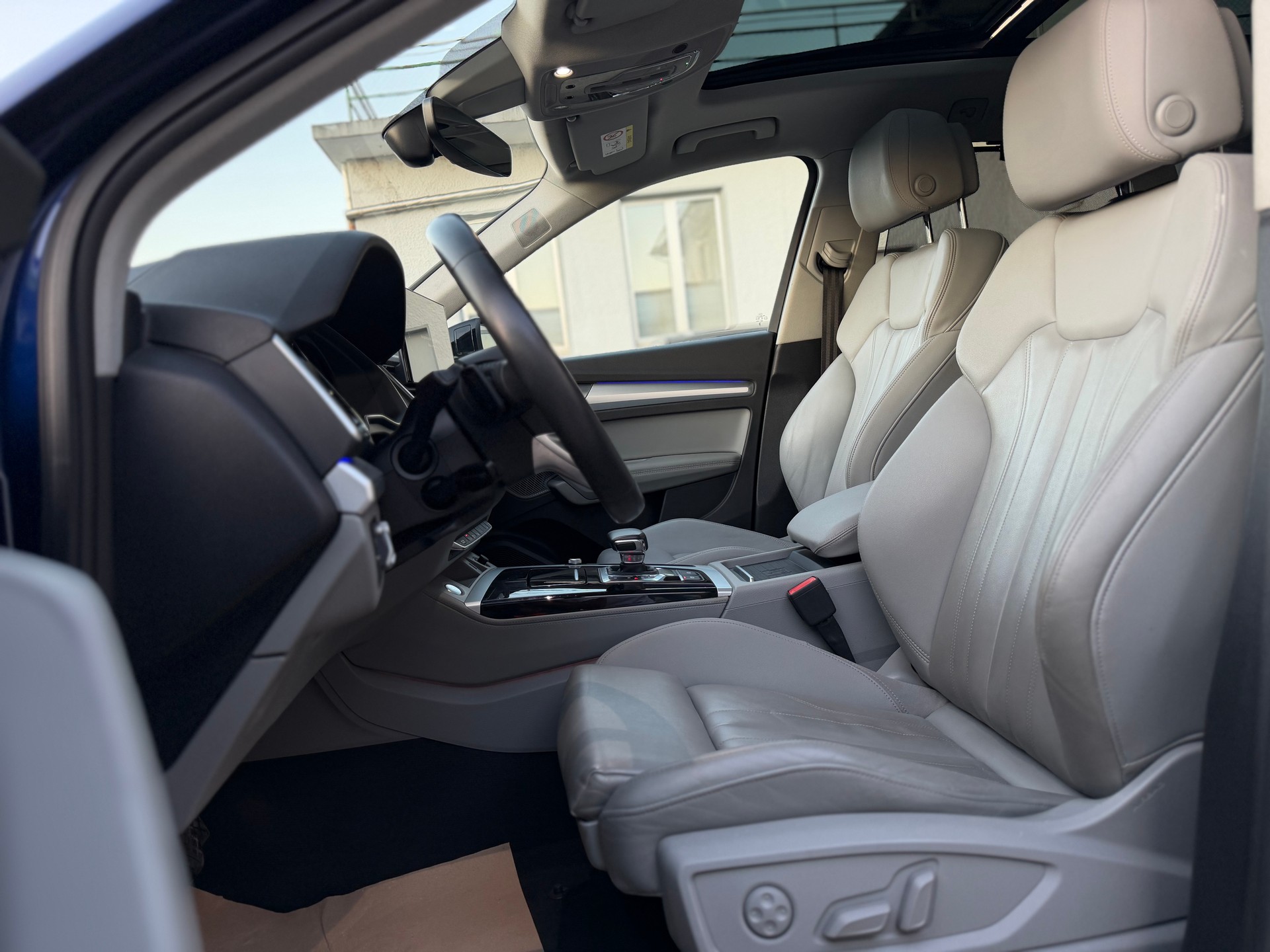 AUDI Q5 45 TFSI Black Edition quattro S-tronic-image-11