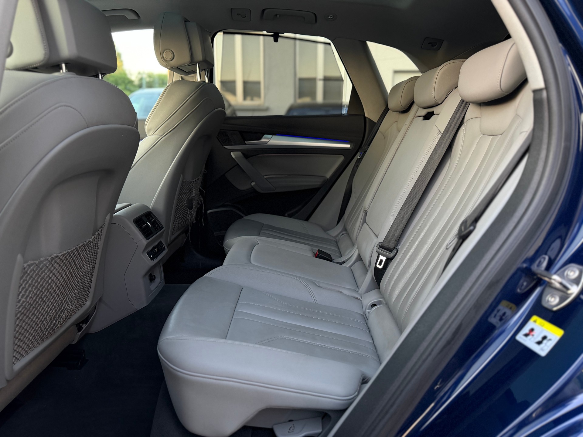 AUDI Q5 45 TFSI Black Edition quattro S-tronic-image-12