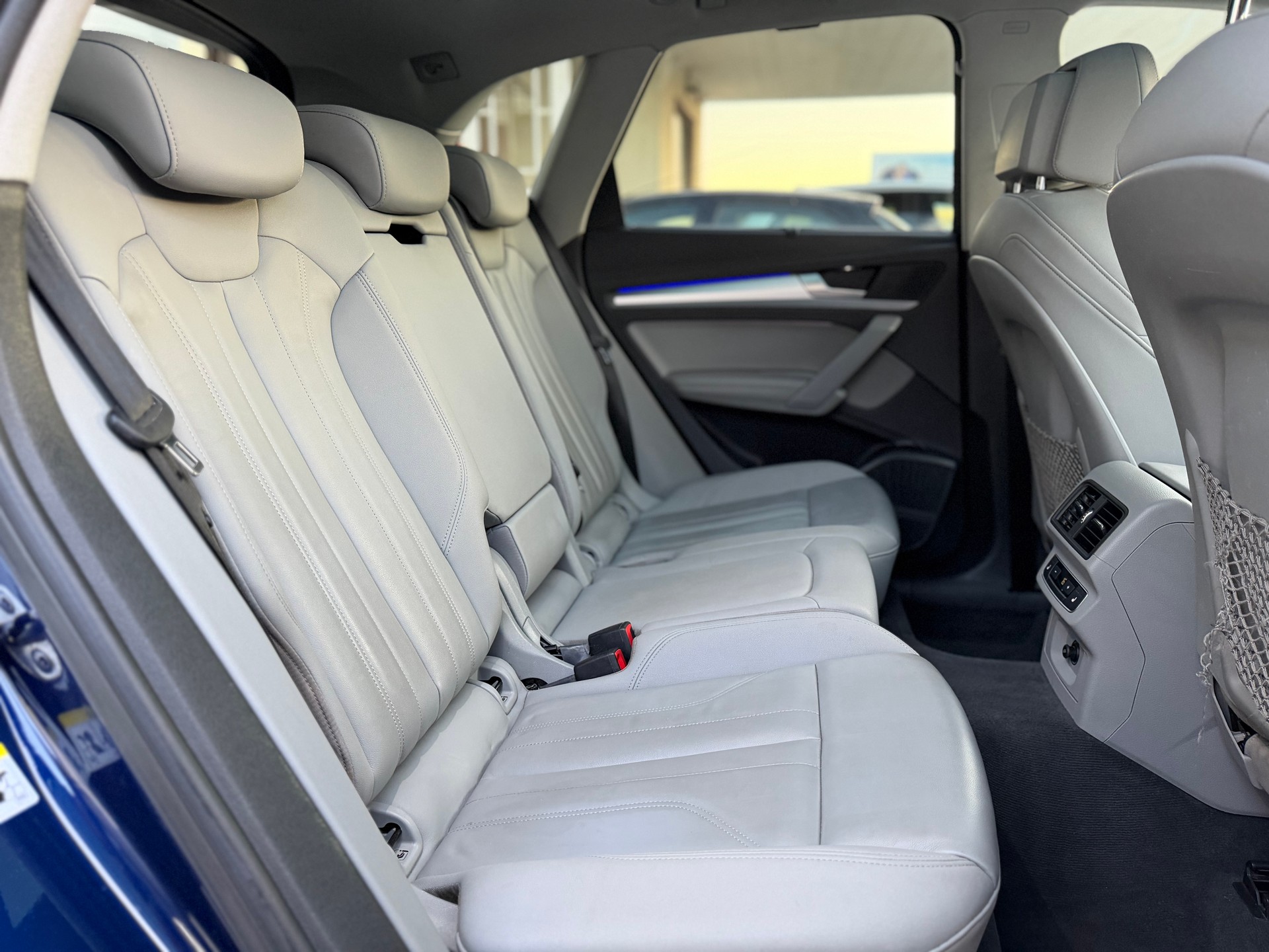 AUDI Q5 45 TFSI Black Edition quattro S-tronic-image-14