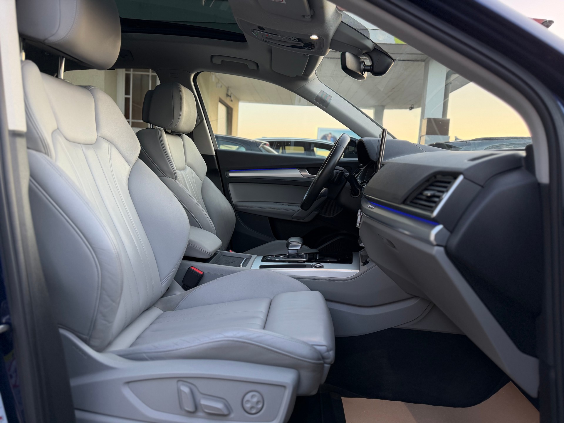 AUDI Q5 45 TFSI Black Edition quattro S-tronic-image-15