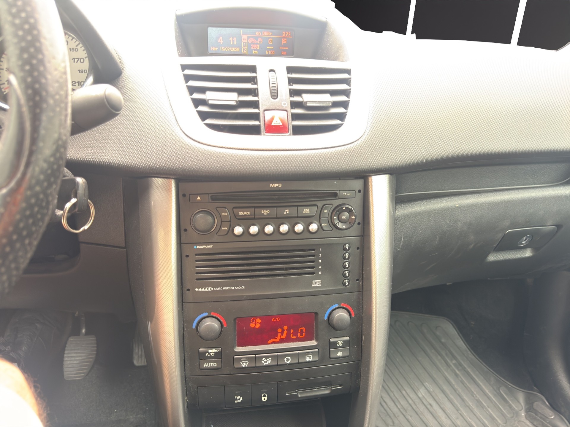 PEUGEOT 207 1.6 16V XS-image-9