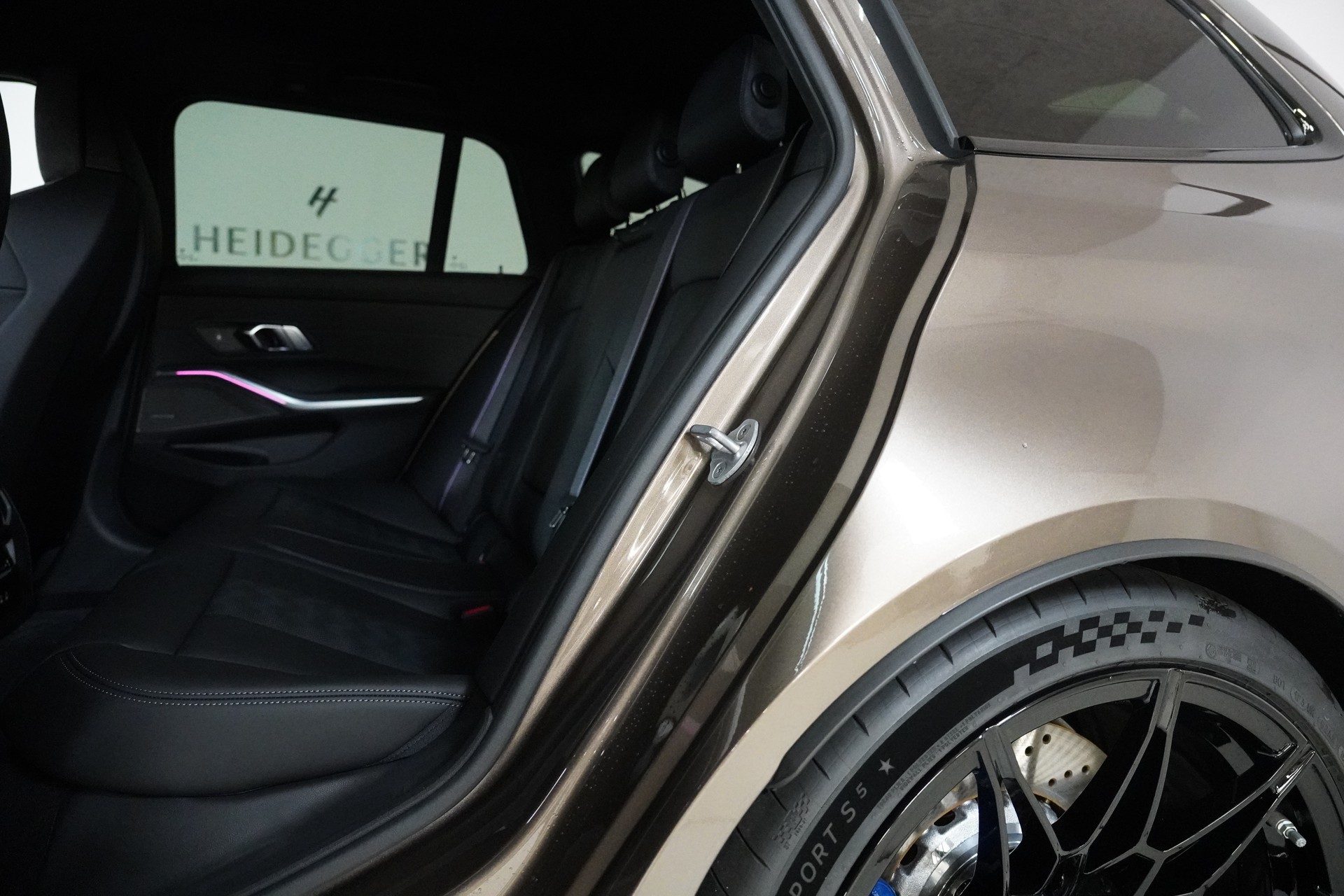 BMW M3 Touring xDrive Competition M-image-12