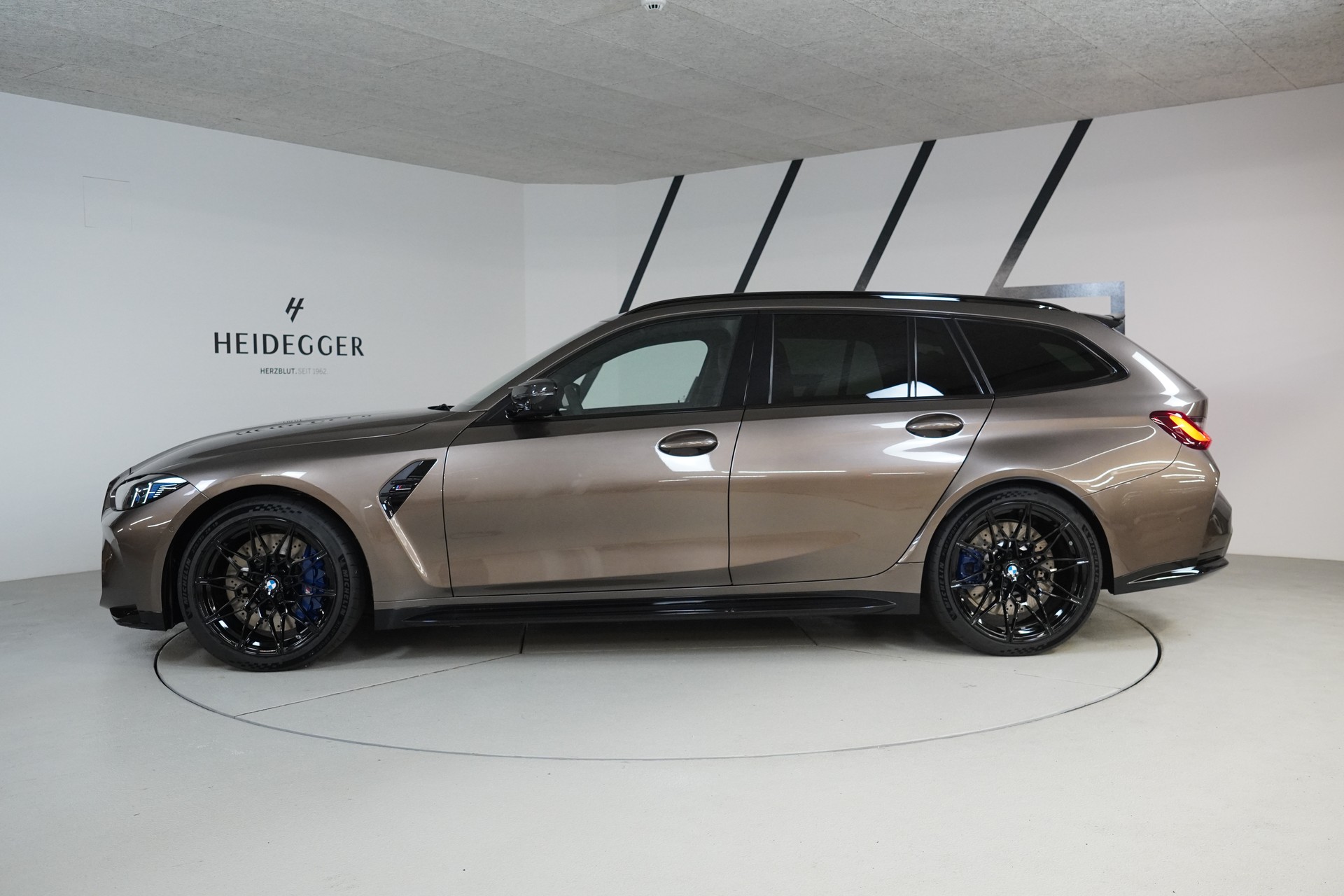 BMW M3 Touring xDrive Competition M-image-3