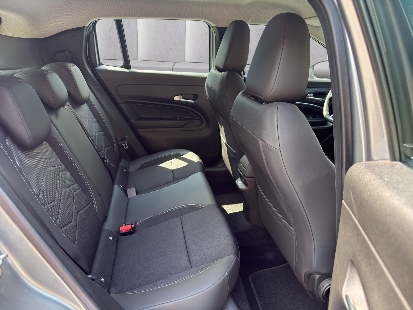 JEEP Avenger 1.2 Swiss Altitude-image-9