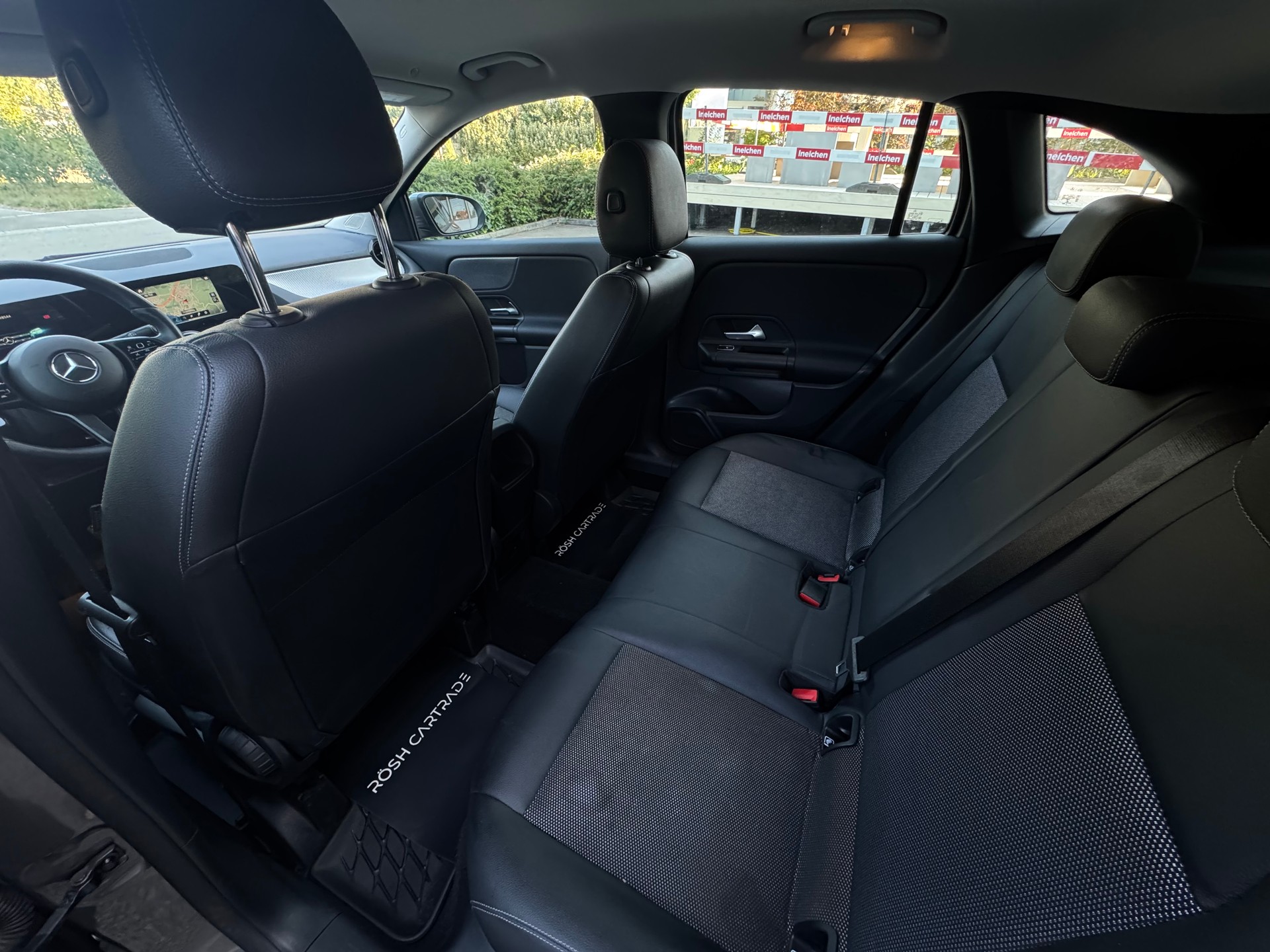 MERCEDES-BENZ GLA 180 Style 7G-DCT-image-9