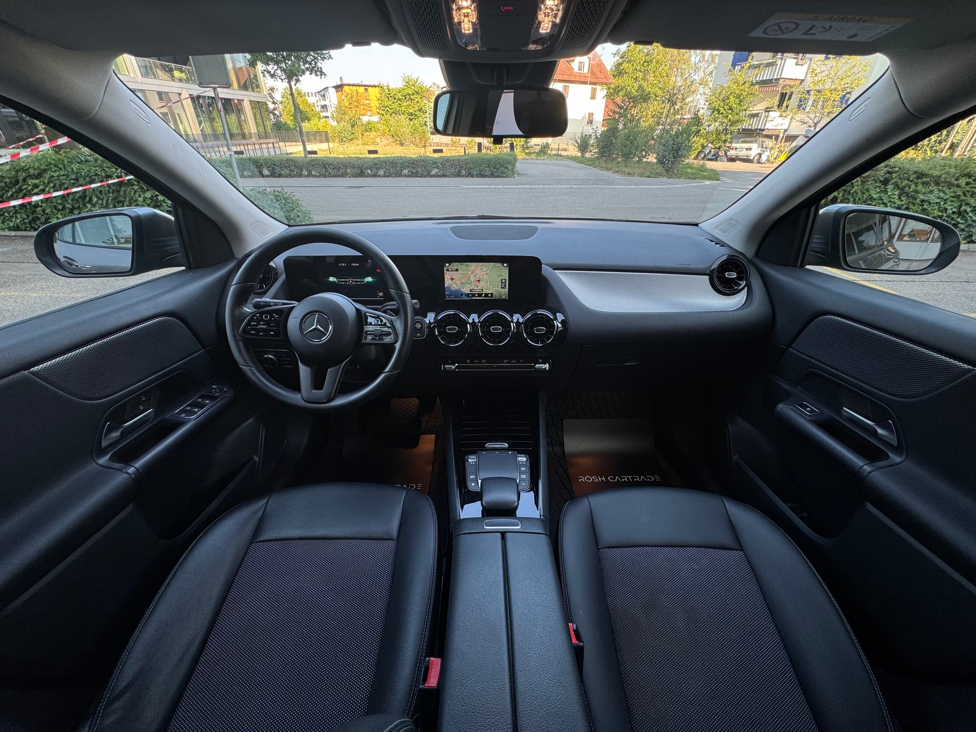 MERCEDES-BENZ GLA 180 Style 7G-DCT-image-10