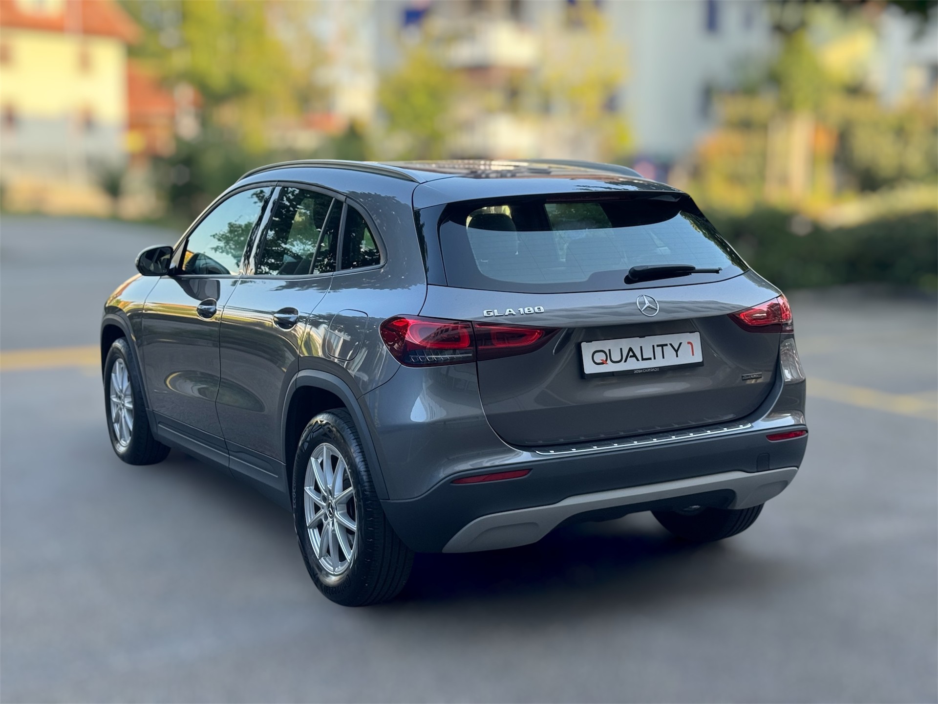 MERCEDES-BENZ GLA 180 Style 7G-DCT-image-6
